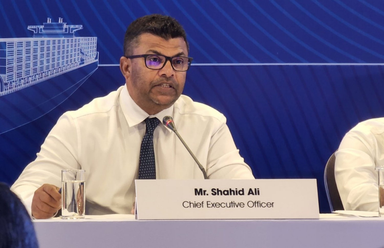 އެމްޕީއެލްގެ ސީއޯއޯ ޝާހިދު އަލީ ރޭގެ ޖަލްސާގައި ވާހަކަދައްކަވަނީ ---ފޮޓޯ: އެމްޕީއެލް