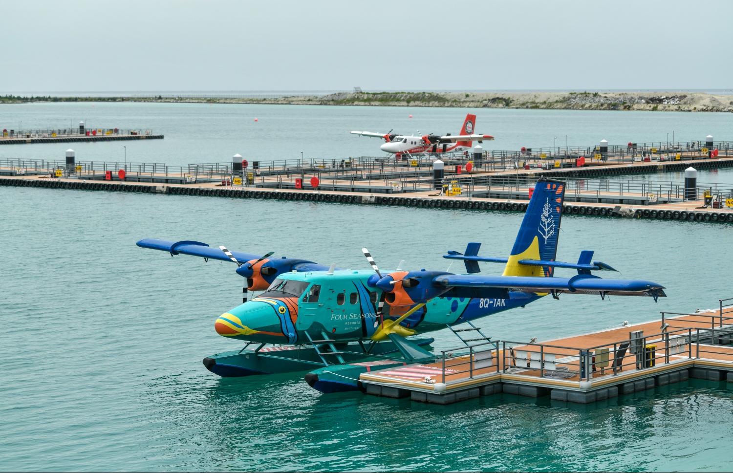 އެމްއޭސީއެލްއިން ޒަމާނީ ފެންވަރަށް ތަރައްގީކޮށްފައިވާ އާ ސީޕްލޭން ޓާމިނަލް "ނޫވިލު"ގެ ޑޮކިން ޕްލެޓްފޯމް، މިޓާމިނަލުން އެއްފަހަރާ 6000 އަށް ވުރެ ގިނަ މީހުންނަށް ހިދުމަތް ދެވޭ --. ފޮޓޯ: ނިޝާން އަލީ