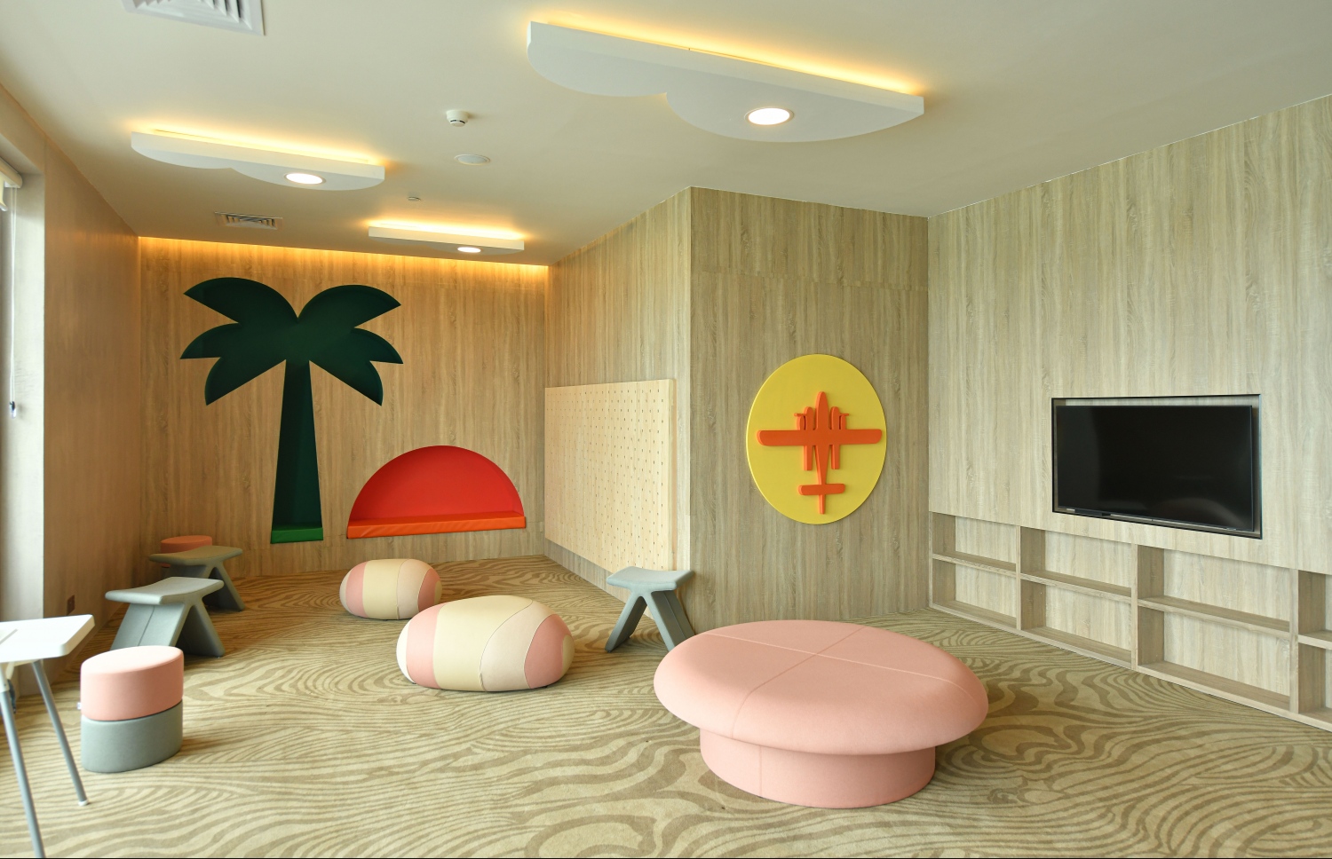 އާ ސީޕްލޭން ޓާމިނަލްގެ ބިޒްނަސް ލައުންޖު. އެ ލައުންޖުން 235 މީހުންނަށް ހިދުމަތް ދެވޭނެ-- ފޮޓޯ: ނިޝާން އަލީ/ މިހާރު