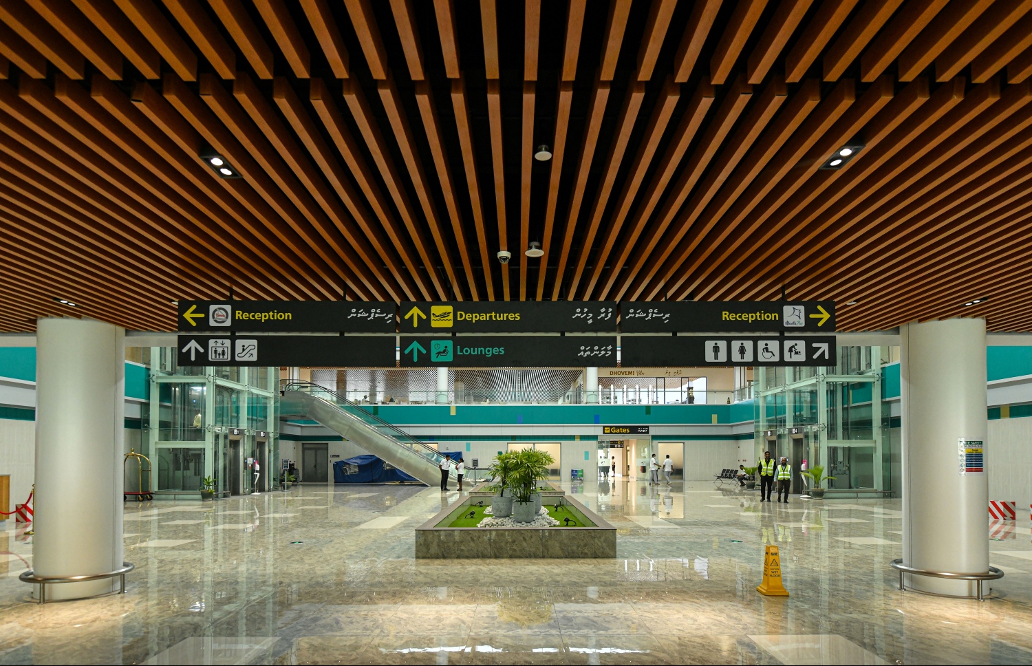 އާ ސީޕްލޭން ޓާމިނަލްގެ ލޮބީ. ސީޕްލޭން ޓާމިނަލްގައި ރިސޯޓުތަކަށް ގިނަ ލައުންޖުތަކެއް ހާއްސަކޮށްފައިވޭ--ފޮޓޯ:ނިޝާން އަލީ/މިހާރު