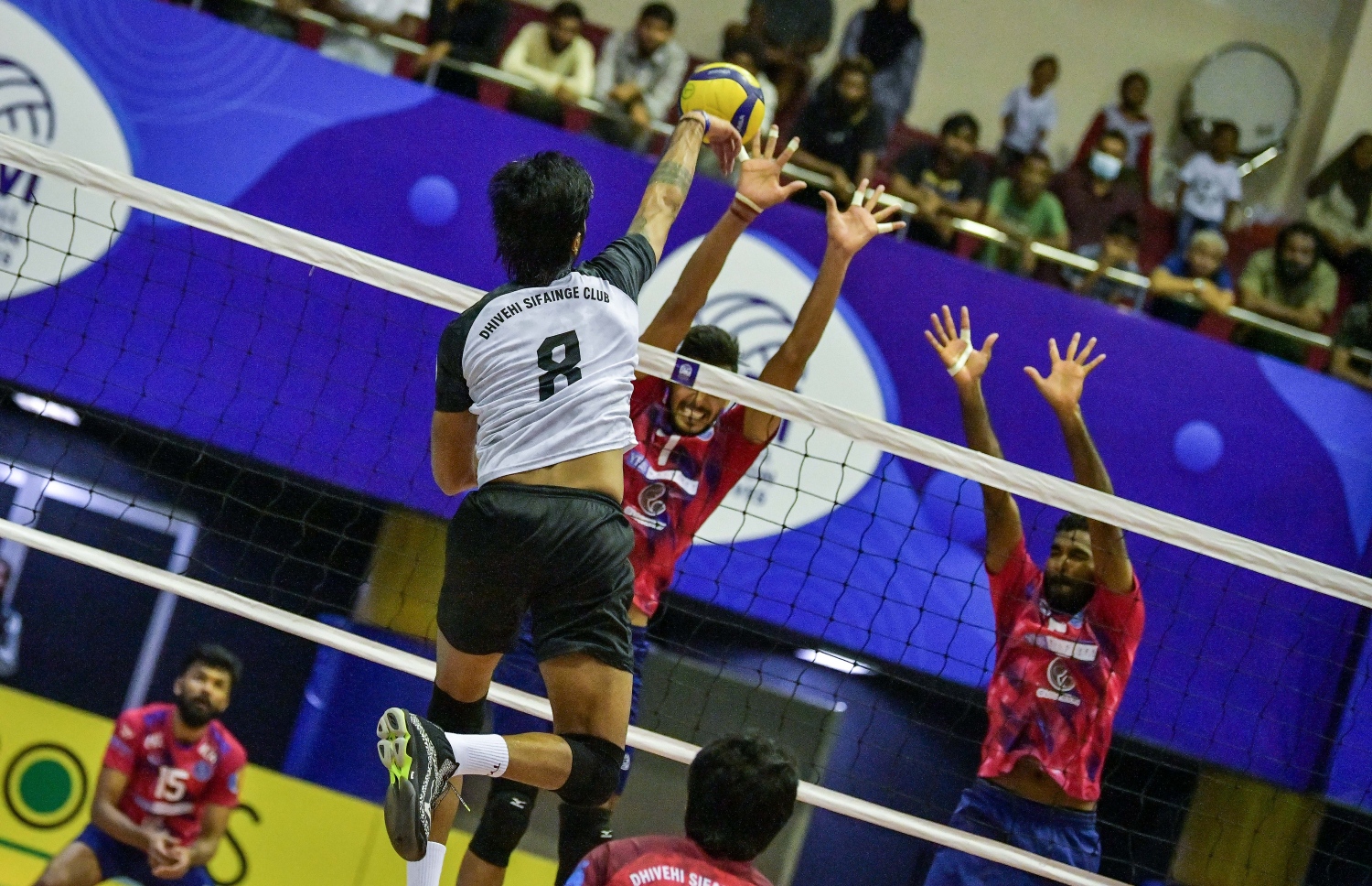 ސިފައިންނާއި ސިޓީ ބައްދަލު ކުރި ގައުމީ މުބާރާރުގެ ފައިނަލް މެޗުގެ ތެރެއިން: ސިޓީން މެޗު ކާމިޔާބު ކުރީ 3-1 ސެޓުން --- ފޮޓޯ: ފަޔާޒު މޫސާ | މިހާރު