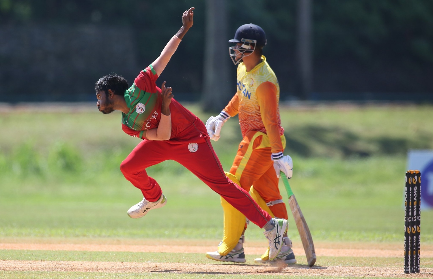 ރާއްޖެ އާއި ބޫޓާން އިއްޔެ ކުޅުނު މެޗުގައި ރާއްޖޭން އުކަނީ.-- ފޮޓޯ: ކްރިކެޓް ބޯޑް އޮފް މޯލްޑިވްސް