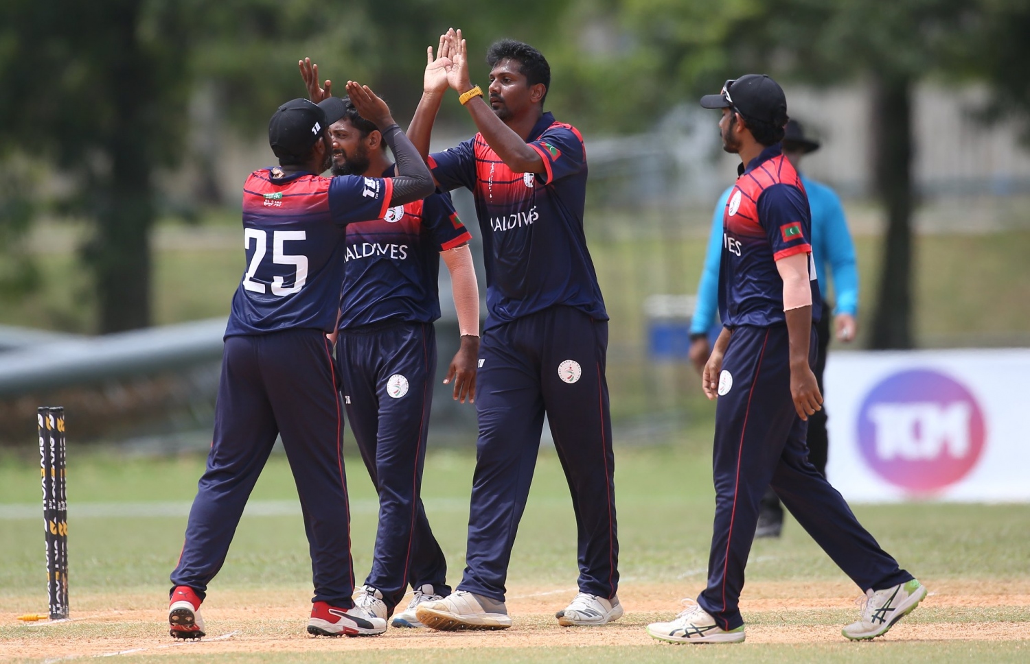 ރާއްޖެ އާއި ތައިލެންޑް މިއަދު ބައްދަލުކުރި މެޗުގެ ތެރެއިން.-- ފޮޓޯ: ކްރިކެޓް ބޯޑް އޮފް މޯލްޑިވްސް