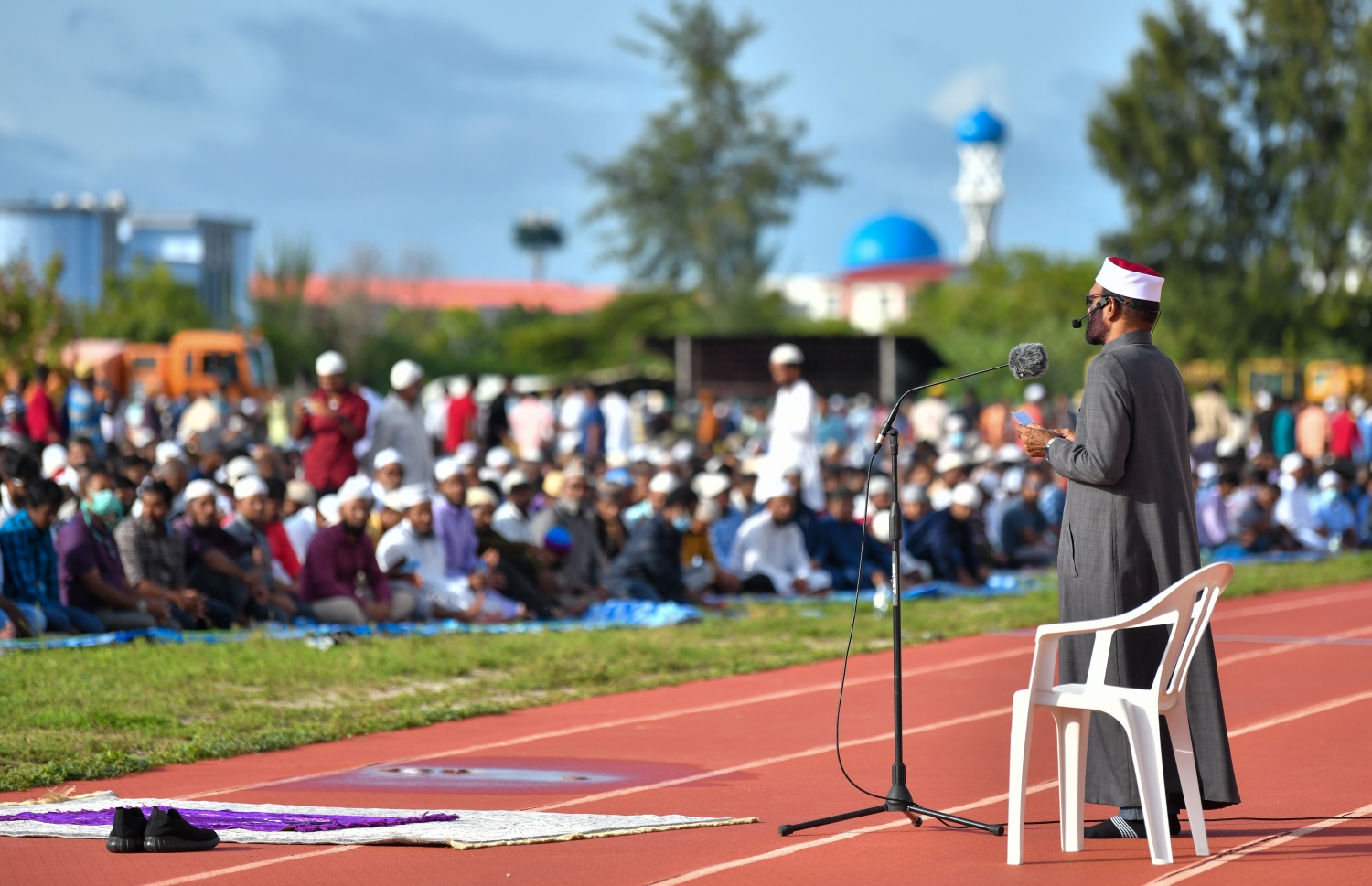 ޖުލައި 9، 2022 - ހުޅުމާލެ: އީދު ނަމާދުގެ ބޮޑު ޖަމާއަތުގައި ނަމާދަށް ފަހު ޚުތުބާ ދެއްވަނީ. -- ފޮޓޯތައް: ފަޔާޒް މޫސާ/މިހާރު