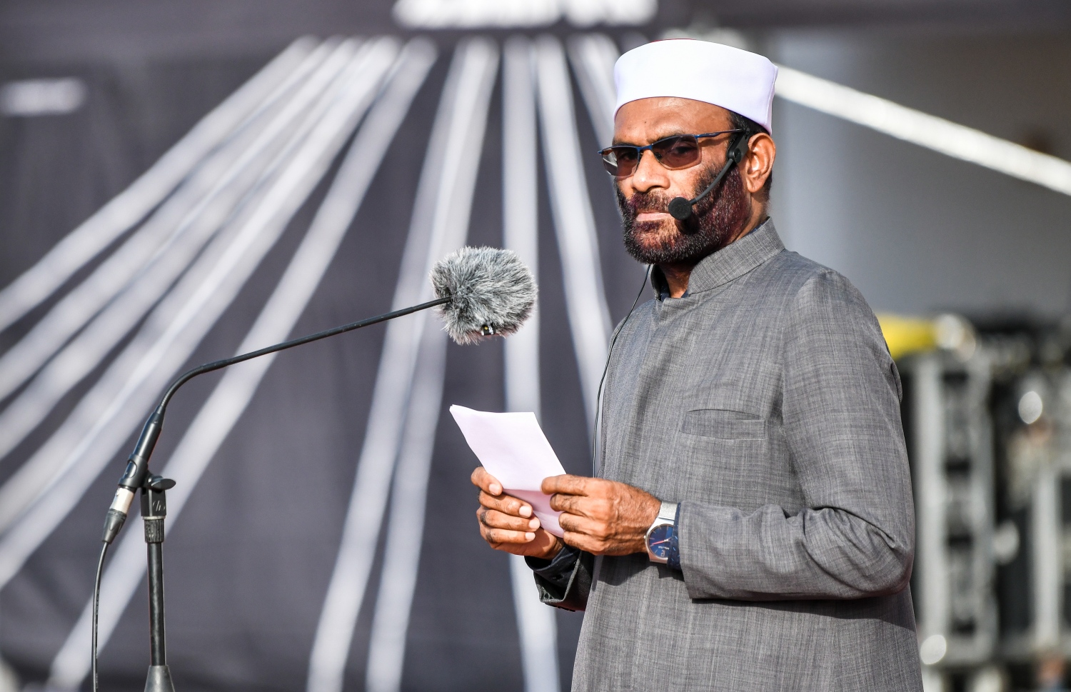 ޖުލައި 9، 2022 - ހުޅުމާލެ: އީދު ނަމާދުގެ ބޮޑު ޖަމާއަތުގައި އީދު ޚުތުބާ ދެއްވަނީ. -- ފޮޓޯތައް: ފަޔާޒް މޫސާ/މިހާރު