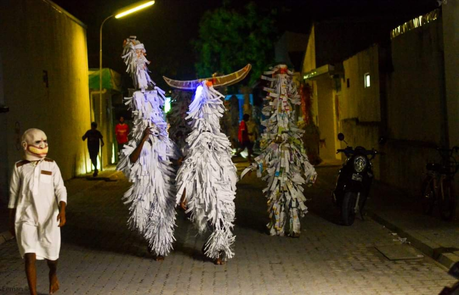 އީދު ދުވަހުގެ ރޭ ރ. މީދޫގައި މާލި ހިންގާލުމެއް ކުރިއަށް ދަނީ -- ފޮޓޯ: އީމާން މުހައްމަދު