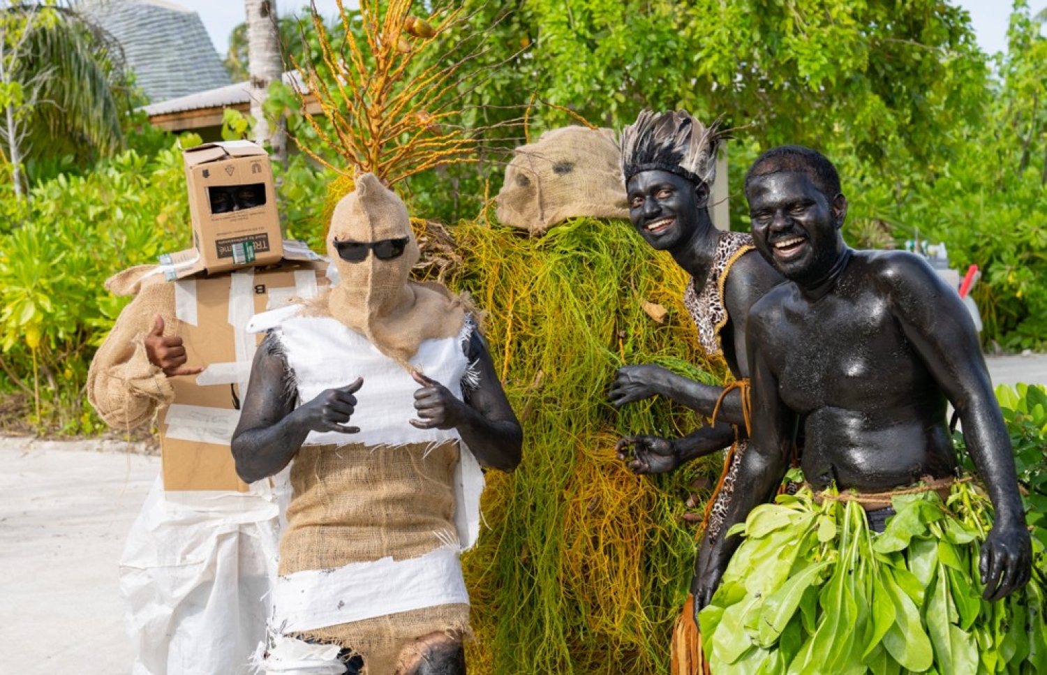 ކްރޮސް ރޯޑްސްގައި އީދު ފާހަގަކުރަން ބޭއްވި ހަރަކާތް -- ފޮޓޯ: ކްރޮސް ރޯޑްސް