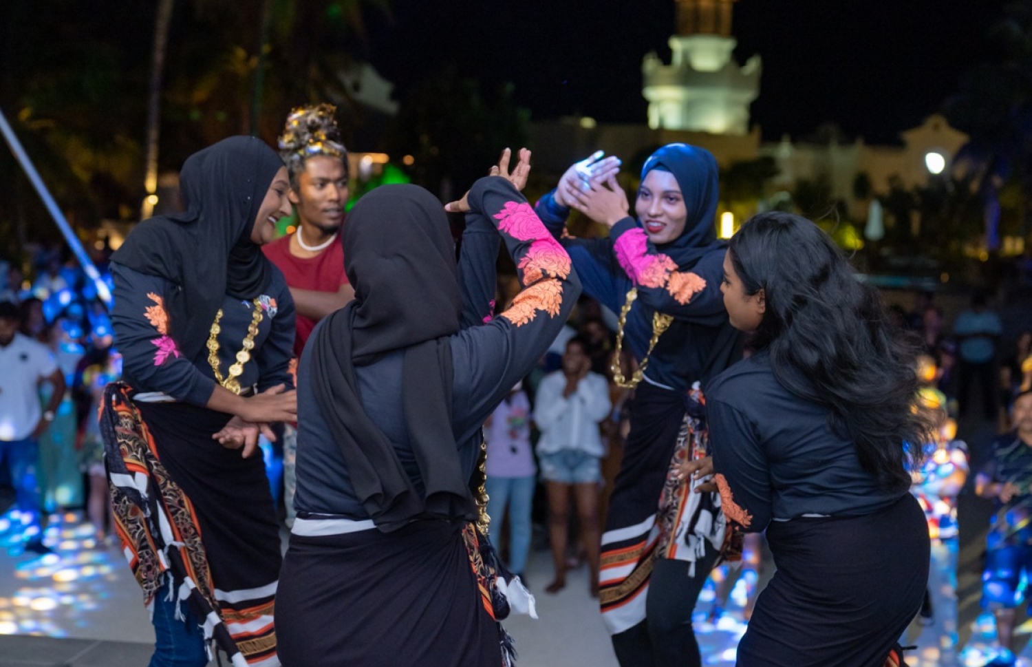 އެކި ރަށްރަށުން އީދު ފޯރި