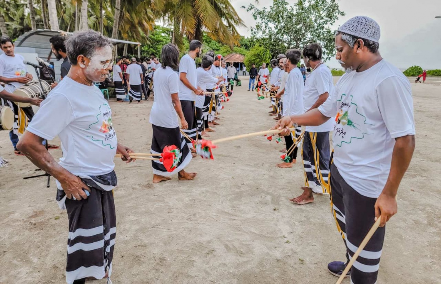 ހދ. ކުރިނބީގައި އީދު ފާހަގަކުރަނީ -- ފޮޓޯ: އަލީ ވިސާމް