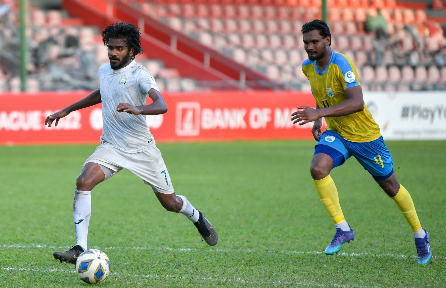 ގްރީންގެ ނަޒީމް (ވ) އަތުން ބޯޅަ ހޯދަން ވެލެންސިއާ އަމްދާން މަސައްކަތް ކުރަނީ: ގްރީންގެ ފުރަތަމަ ލަނޑު ޖަހަން ފުރުސަތު ތަނަވަސް ކޮށްދިނީ ނަޒީމް. ވެލެންސިއާ އަށް ފުރަތަމަ ލަނޑު ޖަހައިދިނީ އަމްދާން --- ފޮޓޯ: ފަޔާޒު މޫސާ | މިހާރު