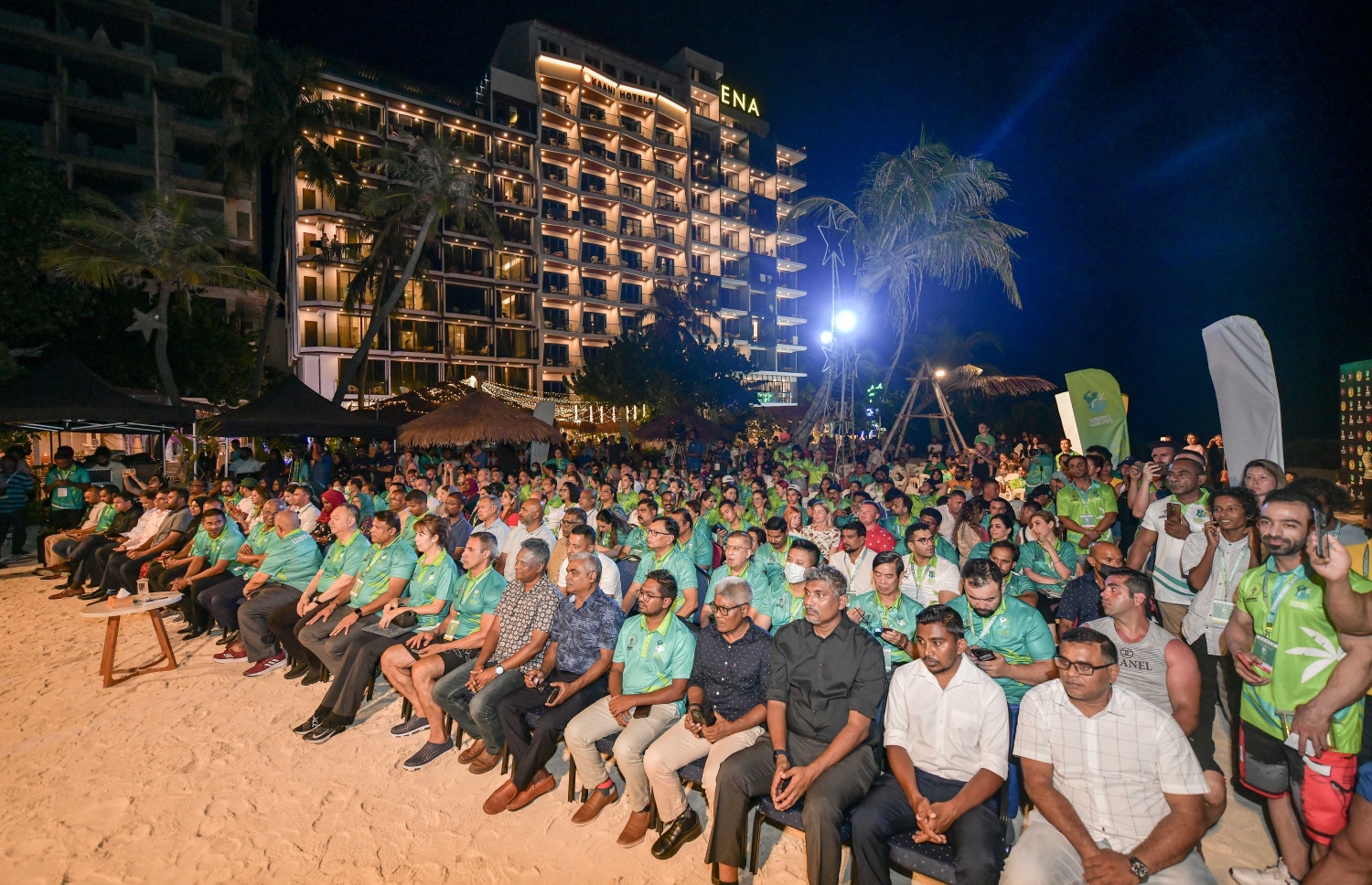 ރާއްޖޭގައި ބާއްވާ އޭޝިއާގެ ބޮޑީ ބިލްޑިން އަދި ފިޒިކް ސްޕޯޓްސް ޗެމްޕިއަންޝިޕް އިފްތިތާހު ކުރުމަށް ކ. މާފުށީގެ ބީޗް ސަރަހައްދުގައި ބޭއްވި ހަފުލާގައި ބައިވެރިވި ބައެއް މީހުން.--- ފޮޓޯ: ނިޝާން އަލީ/މިހާރު