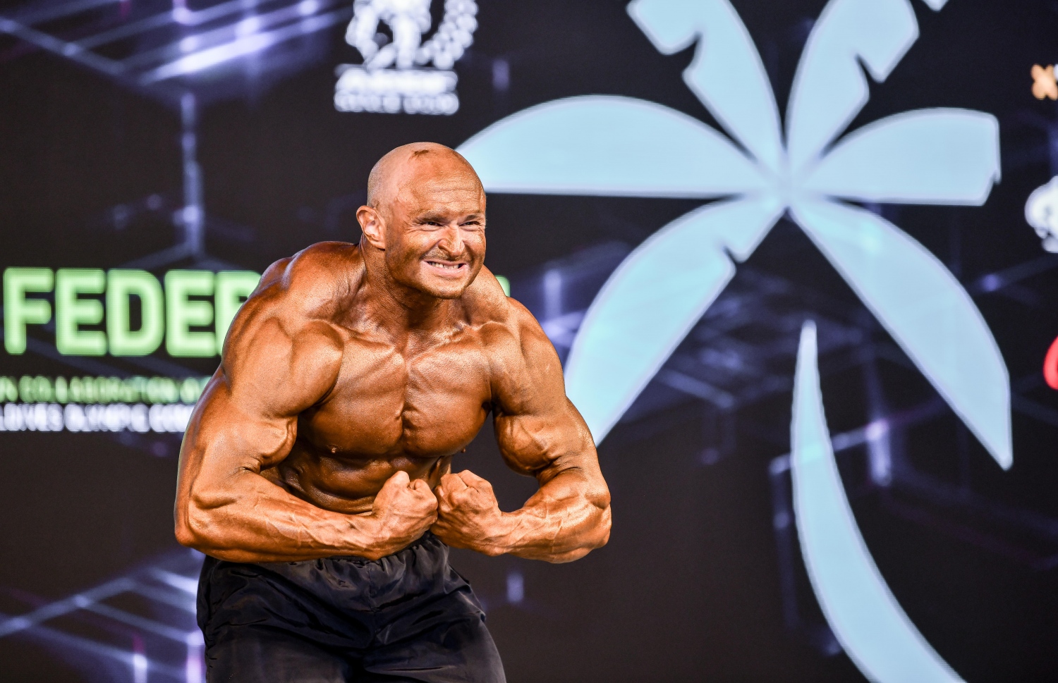 ރާއްޖޭގައި ބާއްވާ އޭޝިއާގެ ބޮޑީ ބިލްޑިން އަދި ފިޒިކް ސްޕޯޓްސް ޗެމްޕިއަންޝިޕް އިފްތިތާހު ކުރުމަށް ކ. މާފުށީގައި ބޭއްވި ހަފުލާގައި މުބާރާތުގެ ބައިވެރިއަކު ފިޒިކް ދައްކާލަނީ.--- ފޮޓޯ: ނިޝާން އަލީ/މިހާރު