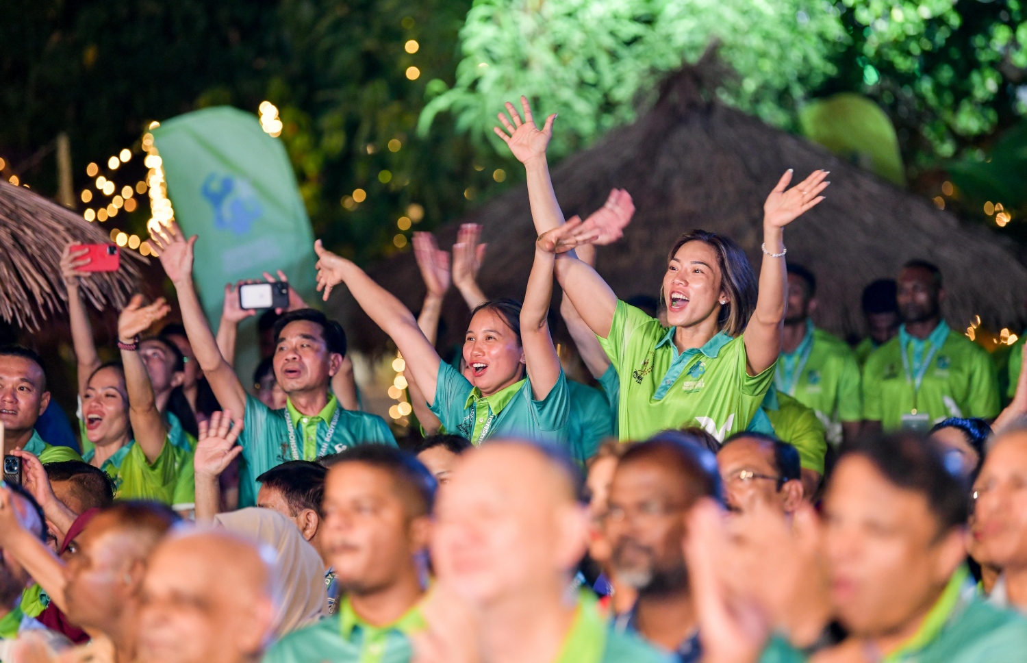 ރާއްޖޭގައި ބާއްވާ އޭޝިއާގެ ބޮޑީ ބިލްޑިން އަދި ފިޒިކް ސްޕޯޓްސް ޗެމްޕިއަންޝިޕް އިފްތިތާހު ކުރުމަށް ކ. މާފުށީގެ ބީޗް ސަރަހައްދުގައި ބޭއްވި ހަފުލާގައި ބައިވެރިވި ބައެއް މީހުން.--- ފޮޓޯ: ނިޝާން އަލީ/މިހާރު