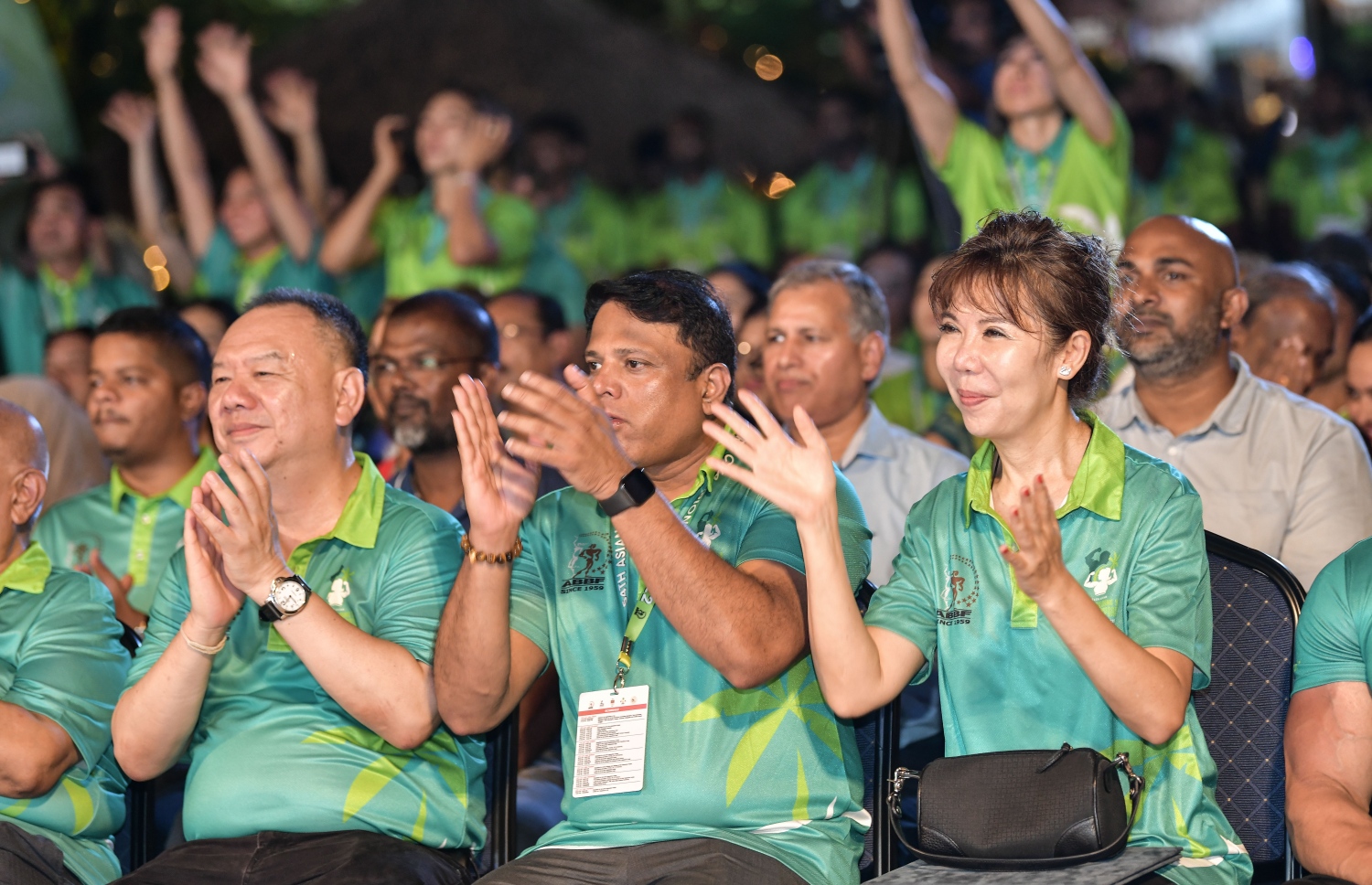 ރާއްޖޭގައި ބާއްވާ އޭޝިއާގެ ބޮޑީ ބިލްޑިން އަދި ފިޒިކް ސްޕޯޓްސް ޗެމްޕިއަންޝިޕް އިފްތިތާހު ކުރުމަށް ކ. މާފުށީގެ ބީޗް ސަރަހައްދުގައި ބޭއްވި ހަފުލާގައި ބައިވެރިވި ބައެއް މީހުން.--- ފޮޓޯ: ނިޝާން އަލީ/މިހާރު