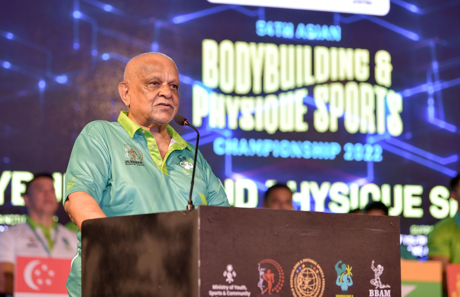 ރާއްޖޭގައި ބާއްވާ އޭޝިއާގެ ބޮޑީ ބިލްޑިން އަދި ފިޒިކް ސްޕޯޓްސް ޗެމްޕިއަންޝިޕް އިފުތިތާހު ކުރުމަށް ކ. މާފުށީގެ ބީޗް ސަރަހައްދުގައި އޮތް ހަފުލާގައި އޭބީއެފްގެ ރައީސް ޕޯލް ޗުއާ ވާހަކަ ދައްކަވަނީ.--- ފޮޓޯ: ނިޝާން އަލީ/މިހާރު