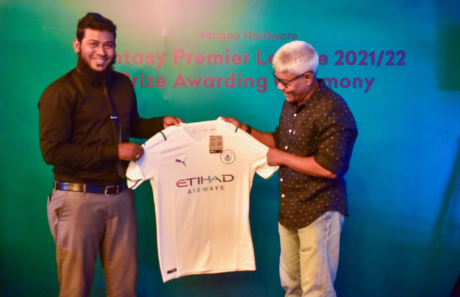 10 ނަސީބުވެރި އަކަށް ވެލިގާ އިން ވަނީ އޮރިޖިނަލް ޖާޒީ ވެސް ހަވާލު ކޮށްފަ. ފޮޓޯ: ފަޔާޒް މޫސާ | މިހާރު