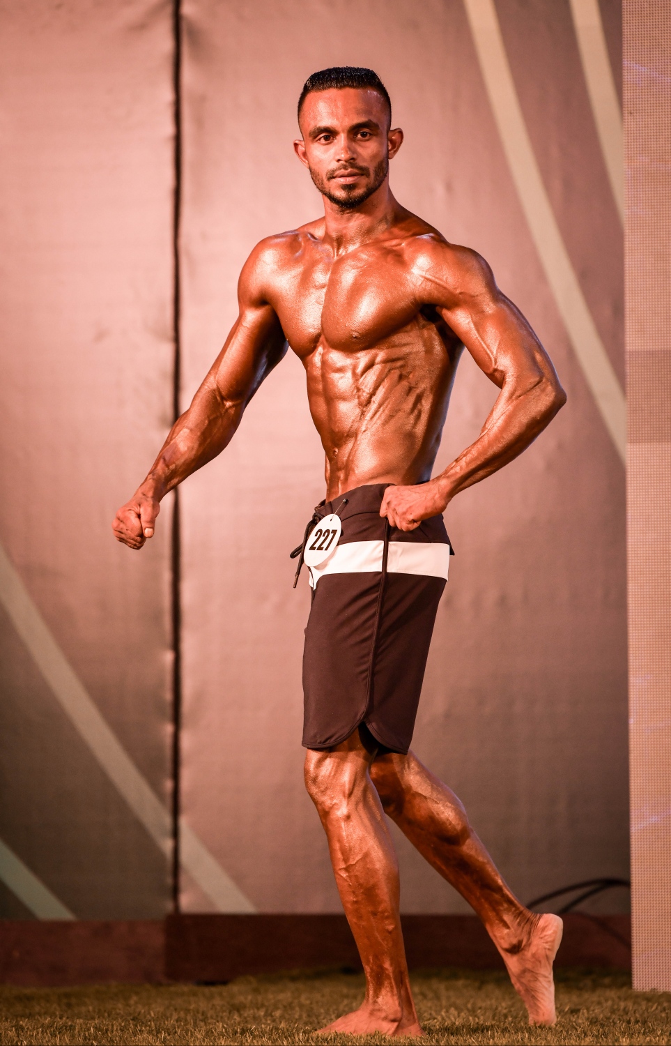 ރާއްޖޭގައި މިއަދު ފެށި އޭޝިއާގެ ބޮޑީ ބިލްޑިން ޗެމްޕިއަންޝިޕްގައި މިއަދު ކުރިއަށް ގެންދިޔަ އިވެންޓެއްގައި ދިވެހި އެތުލީޓް އަލީ ސިޔާމް ވާދަކުރަނީ: އޭނާ އަށް ލިބުނީ އެ ކެޓެގަރީން ފަސްވަނަ.--- ފޮޓޯ: ނިޝާން އަލީ/މިހާރު