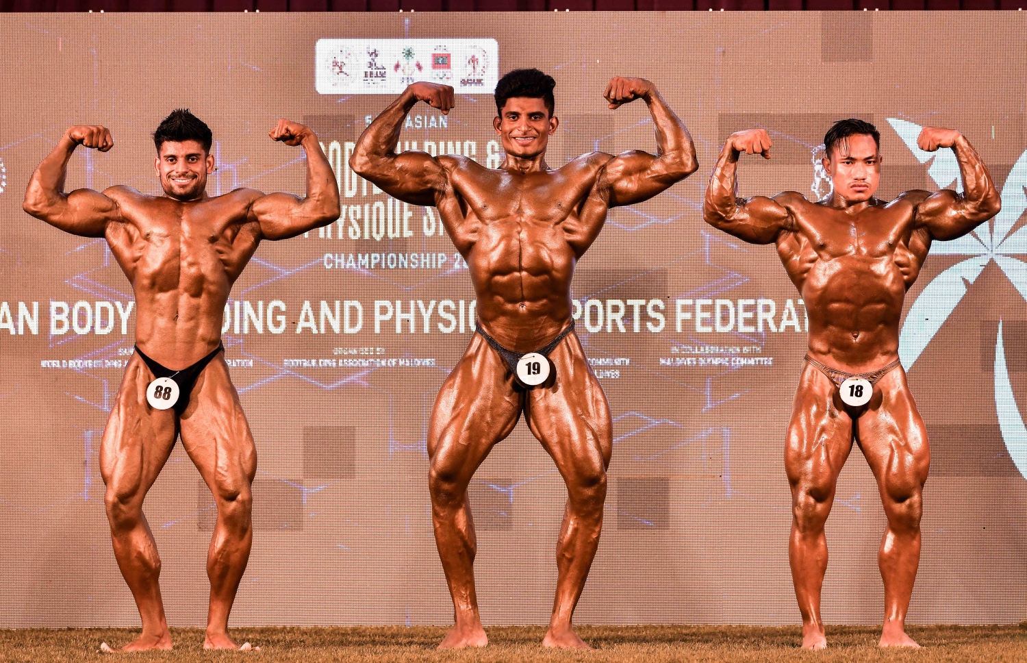 ރާއްޖޭގައި މިއަދު ފެށި އޭޝިއާގެ ބޮޑީ ބިލްޑިން ޗެމްޕިއަންޝިޕްގެ އިވެންޓެއްގައި އެކި ގައުމުގެ އެތުލީޓުން ވާދަކުރަނީ.--- ފޮޓޯ: ނިޝާން އަލީ/މިހާރު