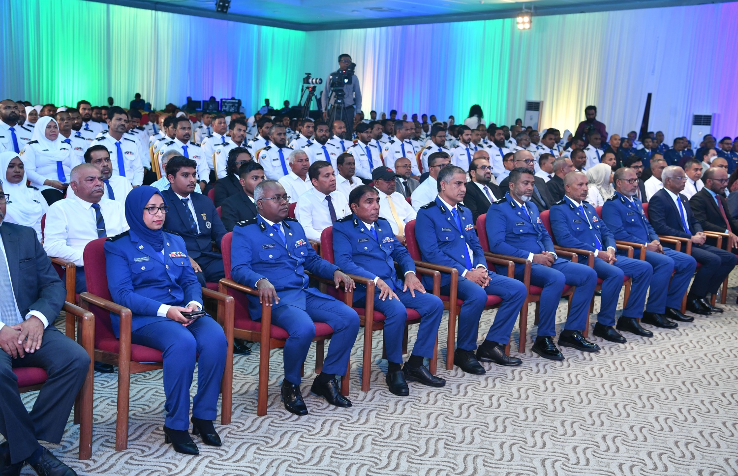 ކަސްޓަމްސްގެ 132 ވަނަ އަހަރީ ދުވަސް ފާހަގަކުރުމަށް ދަރުބާރުގޭގައި ބޭއްވި ޖަލްސާގައި ކަސްޓަމްސް އޮފިސަރުން ބައިވެރިވަނީ.-- ފޮޓޯ: ރައީސް އޮފީސް