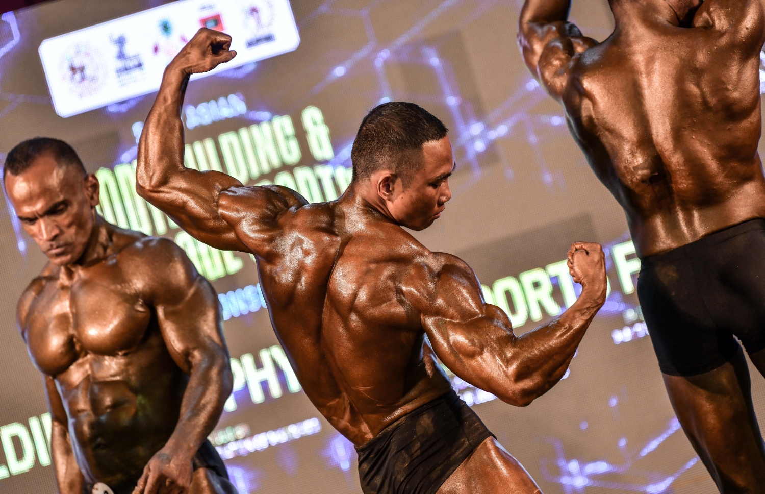 އޭޝިއަން ބޮޑީ ބިލްޑިން ޗެމްޕިއަންޝިޕްގެ މިއަދުގެ އިވެންޓުގައި އެތުލީޓުން ވާދަކުރަނީ.--- ފޮޓޯ: ނިޝާން އަލީ/މިހާރު