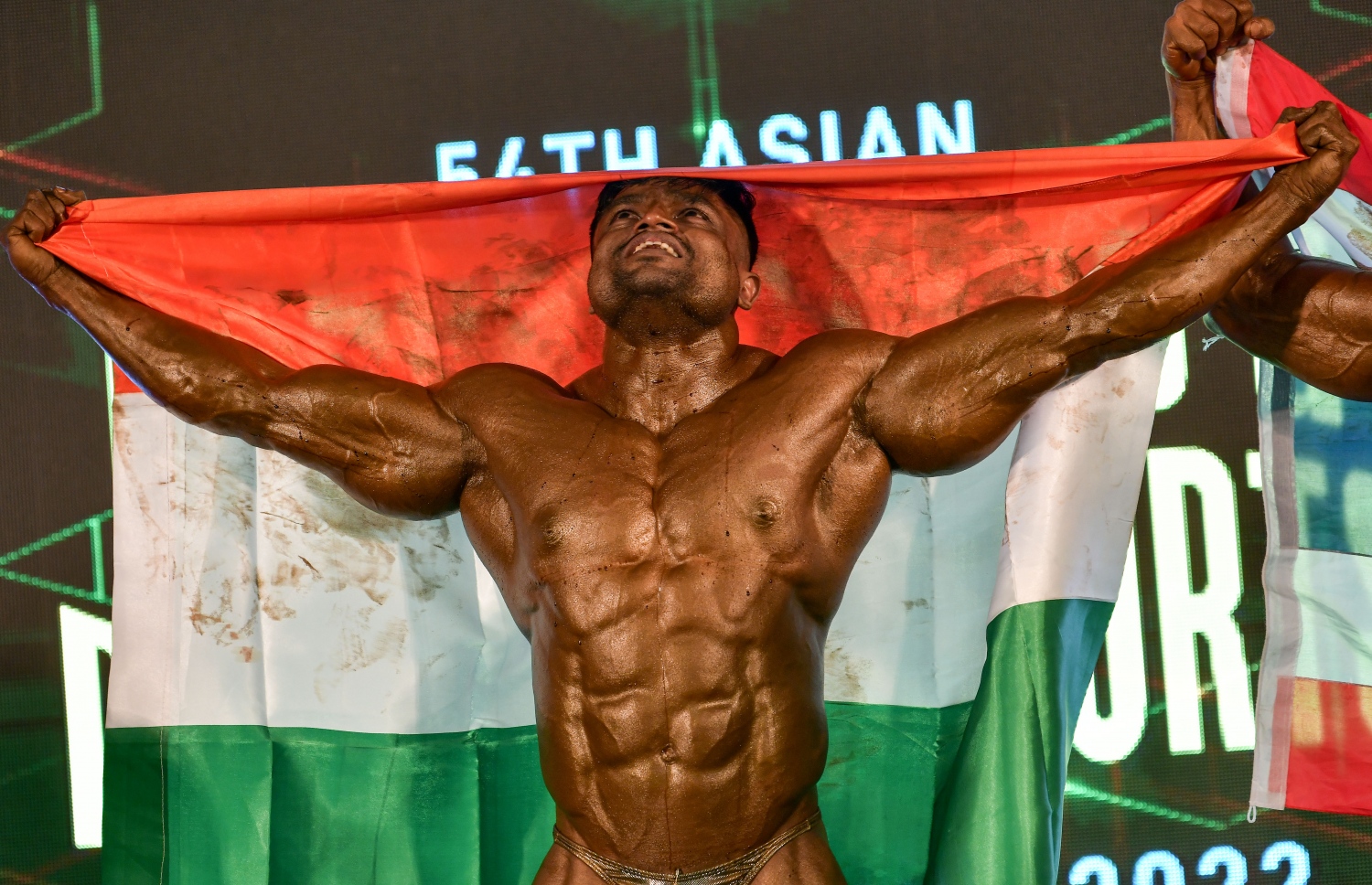 އޭޝިއަން ބޮޑީ ބިލްޑިން ޗެމްޕިއަންޝިޕްގައި ފައިނަލް އިވެންޓްތަކުން 1 ވަނަ ލިބުނު އިންޑިއާގެ އެތުލީޓަކު އުފާފާޅުކުރަނީ.--- ފޮޓޯ: ނިޝާން އަލީ/މިހާރު