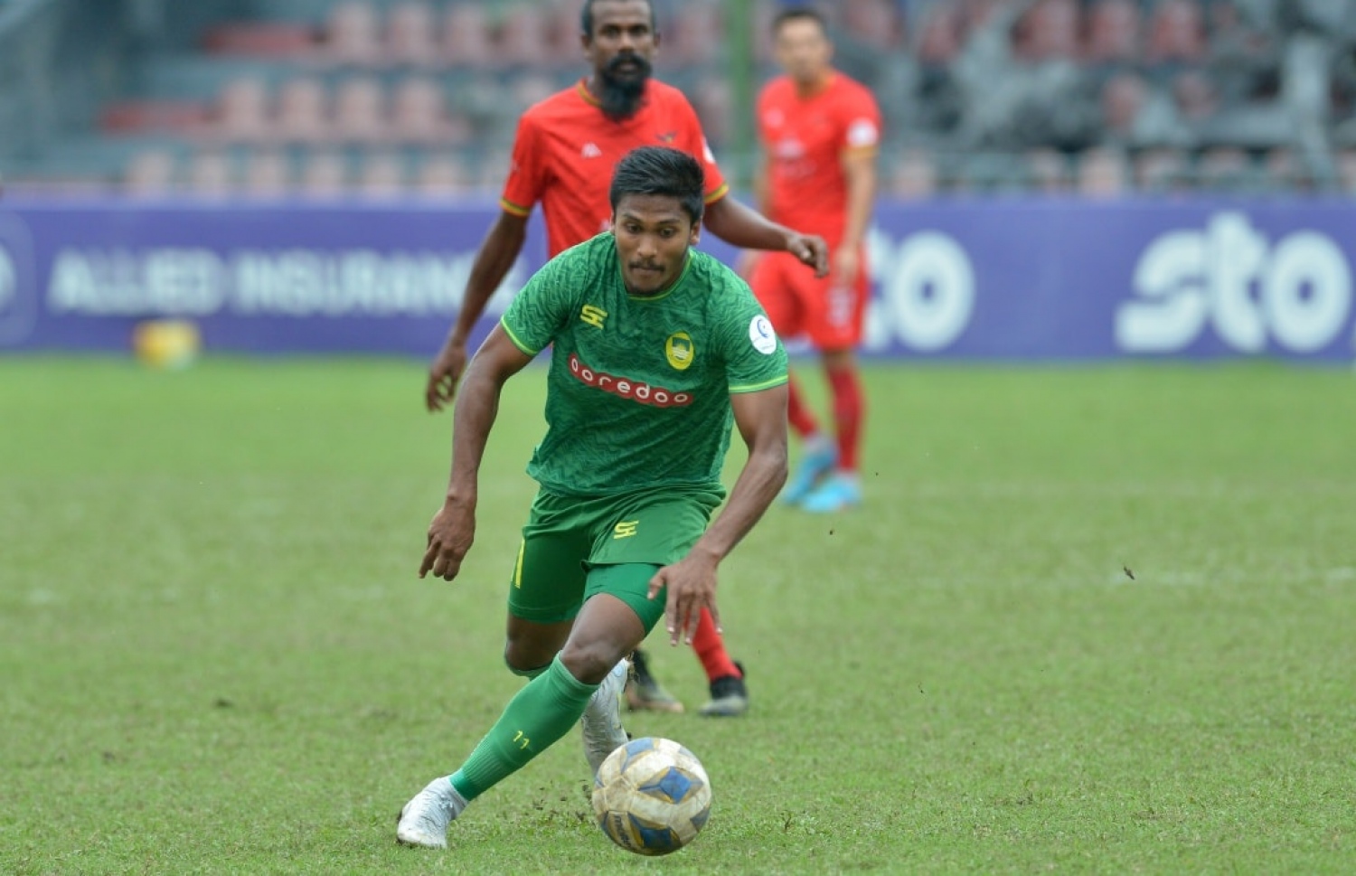 މިއަދުގެ މެޗުގައި މާޒިޔާގެ ނާއިޒު ހސަން: ފުރަތަމަ ހާފުގައި ލަނޑު ޖަހާނެ ތަނަވަސް ދެ ފުރުސަތެއް އޭނާ އަށް ލިބުނު އެ ދެފަހަރު ވެސް ބޯޅަ އަމާޒުވީ ގޯލް ދަނޑި އަށް --- ފޮޓޯ: އެފްއޭއެމް