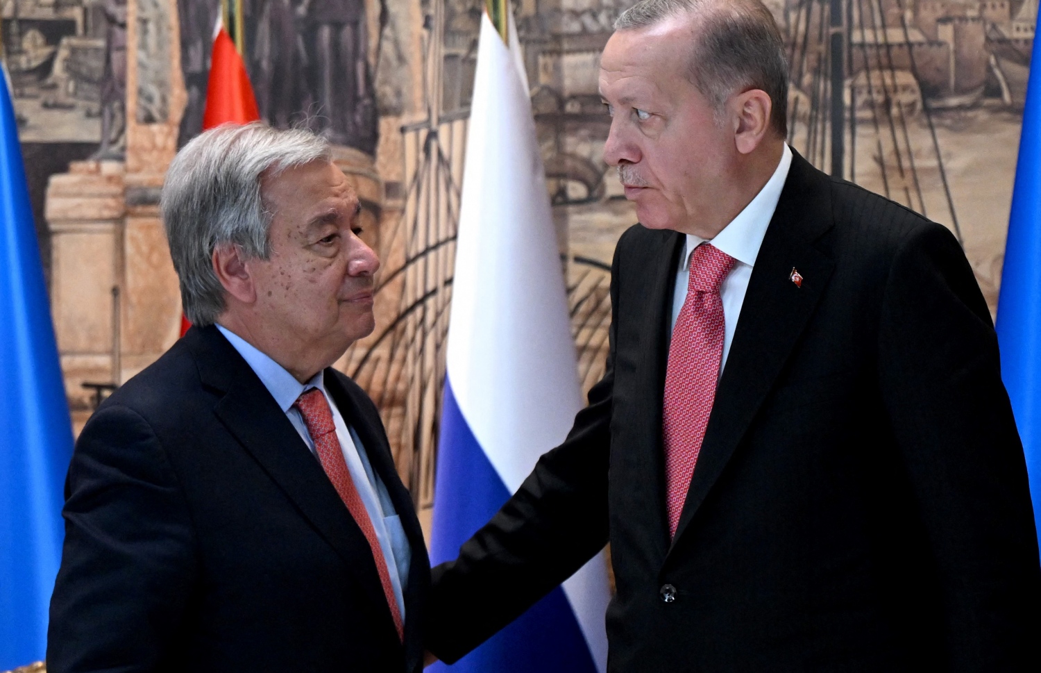 އދ.ގެ ސެކްރެޓަރީ ޖެނެރަލް އެންޓޯނިއޯ ގުޓަރެސް (ވ) އާއި ތުރުކީ ވިލާތުގެ ރައީސް ރަޖަބު ތައްޔިބު އުރުދުޣާން