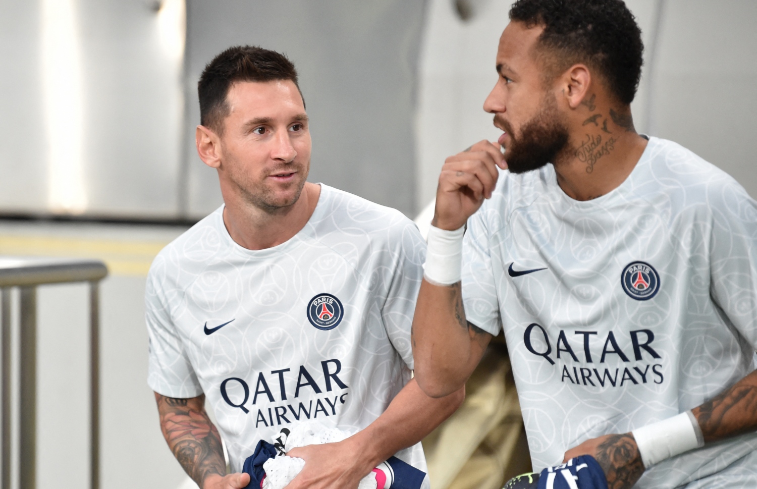 ޕީއެސްޖީގެ ދެ ފޯވާޑުން ކަމަށްވާ ނޭމާ އާއި މެސީ: ނޭމާގެ ކުރިމަގާ ބެހެގޭޮތުން ވަނީ ސުވާލު އުފެދިފަ --- ފޮޓޯ: އޭއެފްޕީ