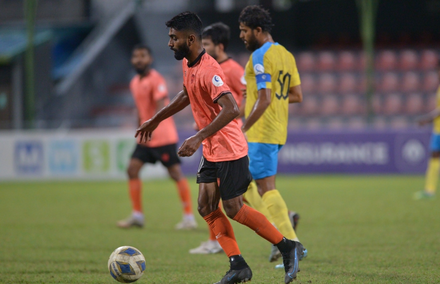 އީގަލްސް އަށް ލީޑް ނަގައިދިން ރިޒުވާން ބޯޅަ ހިފައިގެން ދާން މަސައްކަތް ކުރަނީ: އޭނާ ލަނޑު ޖެހިޔަސް ދެވަނަ ހާފުގައި ވެލެންސިއާ އިން ވަނީ ފަހަތުން އަރައި މޮޅުވެފަ --- ފޮޓޯ: އެފްއޭއެމް