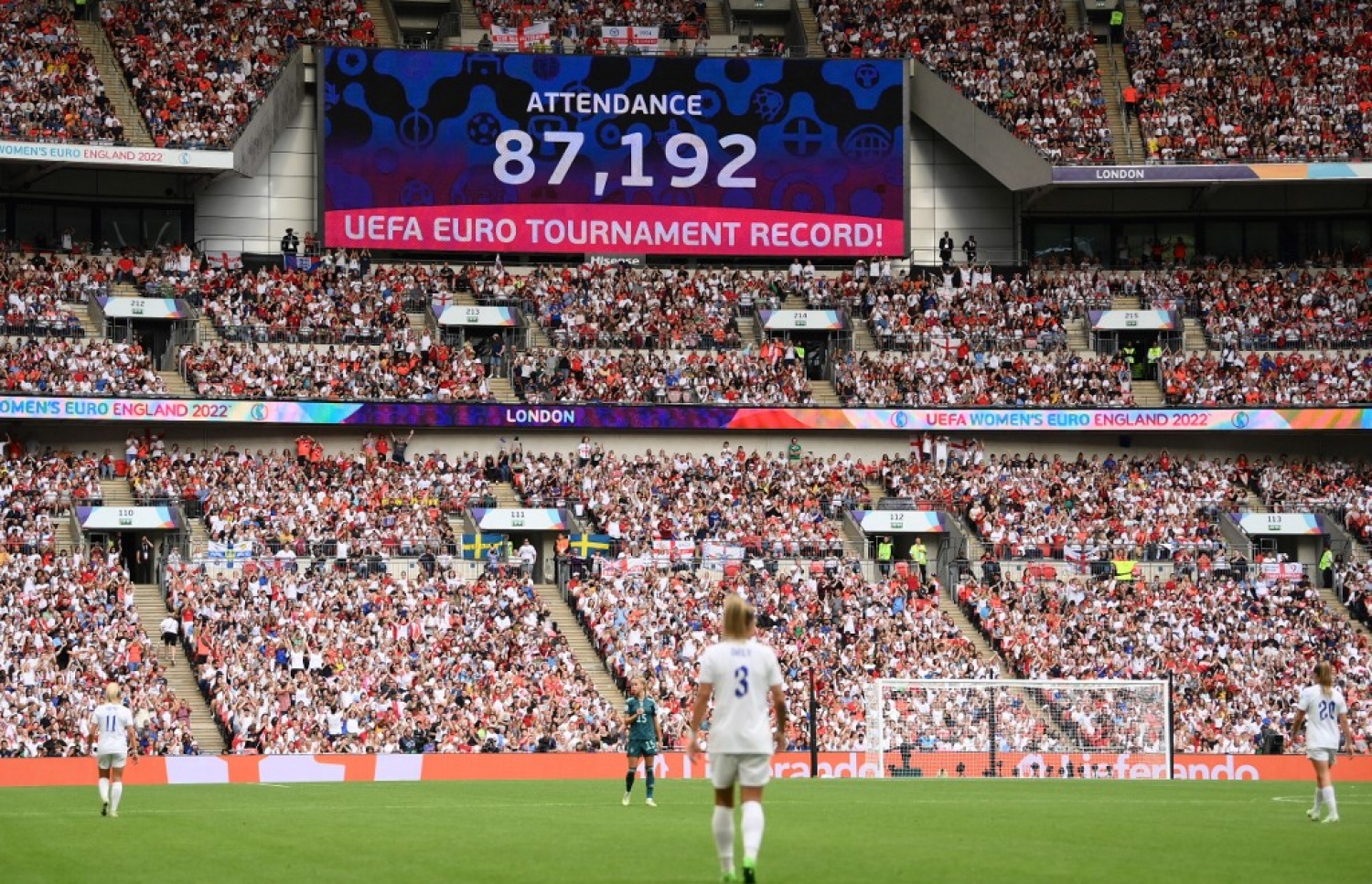 ވެމްބެލީ ސްޓޭޑިއަމްގައި އިންގްލެންޑާއި ޖަރުމަން ކުޅުނު ފައިނަލް މެޗު ބަލަން ވަނީ ރެކޯޑް އަދަދަކަށް ސަޕޯޓަރުން ވަދެފައި. -- ފޮޓޯ: އޭއެފްޕީ