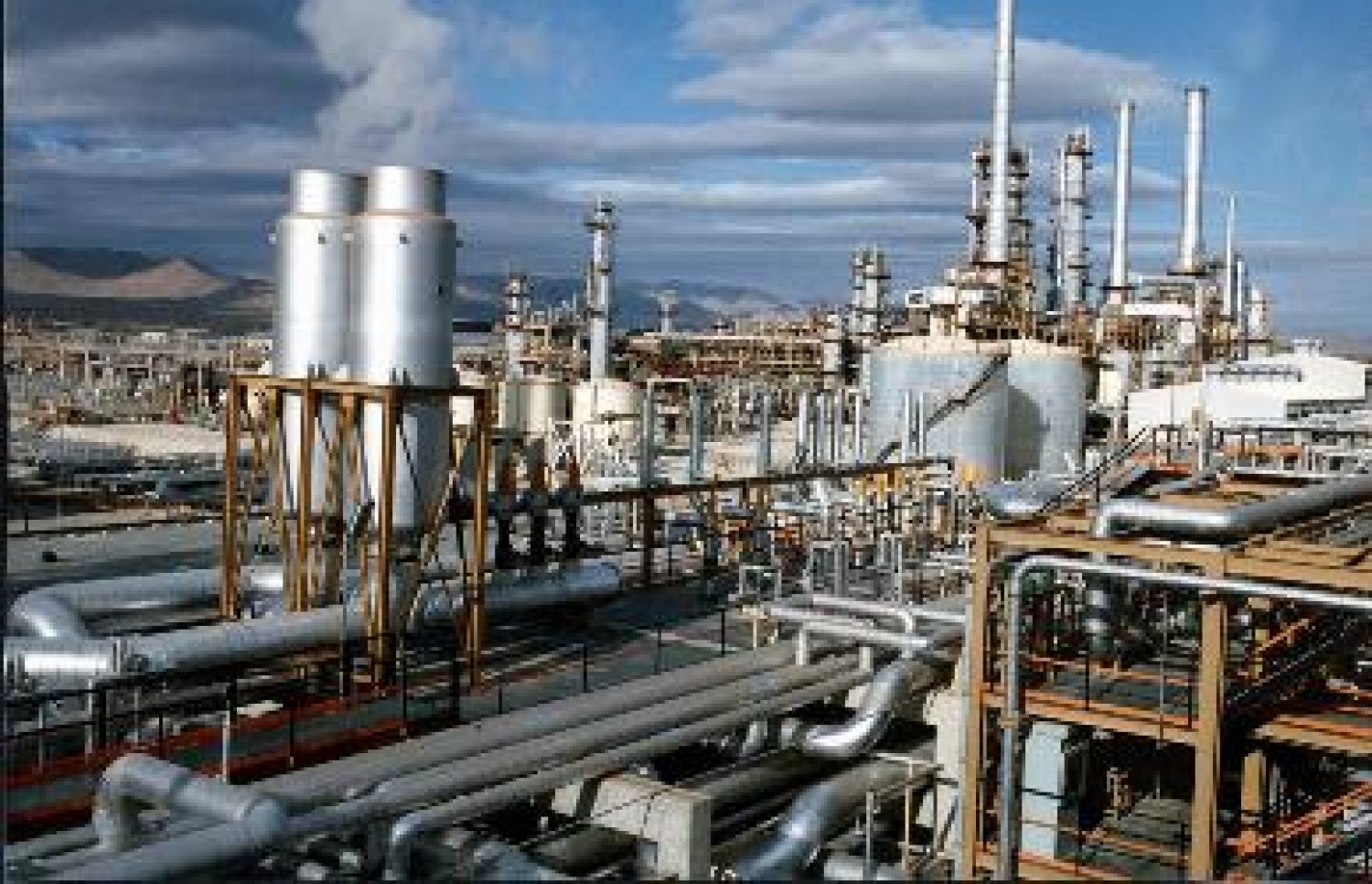 އީރާން ސަރުކާރުން ހިންގާ، ޕާޝިއަން ގަލްފު ޕެޓްރޯކެމިކަލް އިންޑަސްޓްރީ ކޮމާޝަލް ކޮމްޕެނީގެ، ތެޔޮ ސާފުކުރާ ކާރުޚާނާއެއް