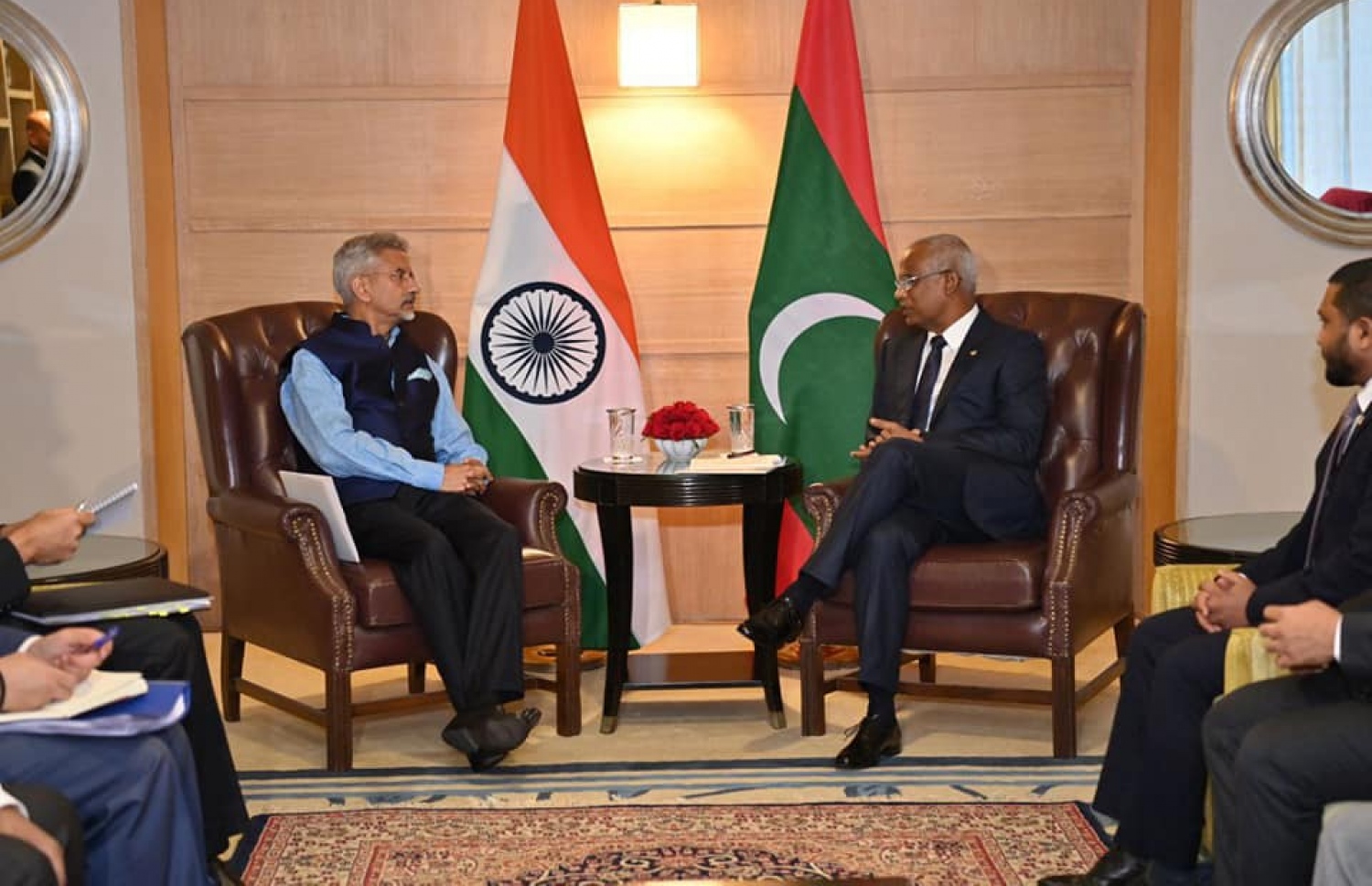 ރައީސް އިބްރާހިމް މުހައްމަދު ސޯލިހު އިންޑިއާ އަށް ކުރައްވަމުން ގެންދަވާ ދަތުރުފުޅުގައި، އެ ގައުމުގެ އެކްސްޓާނަލް އެފެއާޒް މިނިސްޓަރު، ސުބްރަމާނިއަމް ޖަޔަޝަންކަރުއާ ބައްދަލުކުރައްވަނީ.-- ފޮޓޯ: ރައީސް އޮފީސް