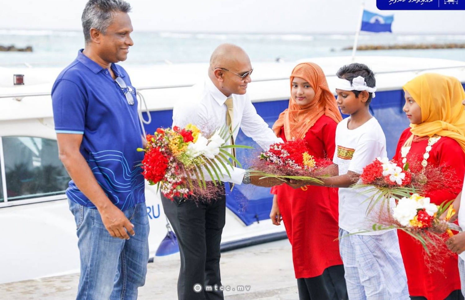އަލިފުށީ ބިންހިއްކުމުގެ މަޝްރޫ އާއި އެއާޕޯޓުގެ މަޝްރޫގެ އަމަލީ މަސައްކަތް ފަށަން ބޭއްވި ރަސްމިއްޔާތުގެ ތެރެއިން -- ފޮޓޯ | އެމްޓީސީސީ