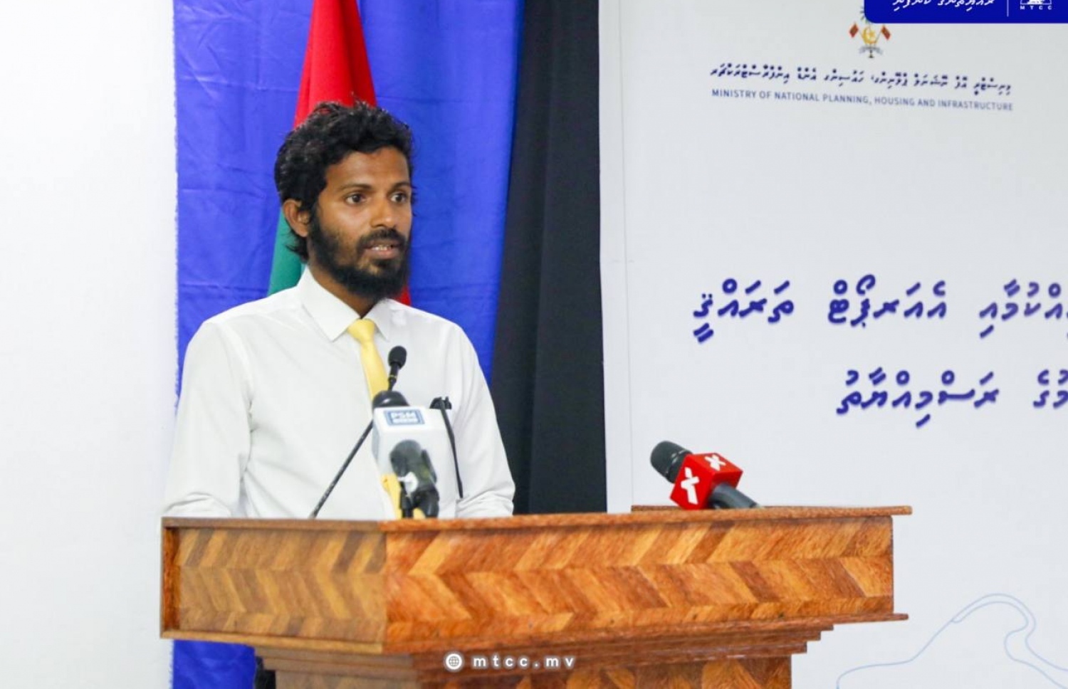 އަލިފުށީ ބިންހިއްކުމުގެ މަޝްރޫ އާއި އެއާޕޯޓުގެ މަޝްރޫއުގެ އަމަލީ މަސައްކަތް ފަށަން ބޭއްވި ރަސްމިއްޔާތުގެ ތެރެއިން -- ފޮޓޯ | އެމްޓީސީސީ