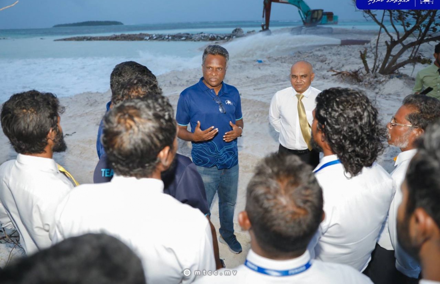 އަލިފުށީ ބިންހިއްކުމުގެ މަޝްރޫ އާއި އެއާޕޯޓުގެ މަޝްރޫގެ އަމަލީ މަސައްކަތް ފަށަން ބޭއްވި ރަސްމިއްޔާތުގެ ތެރެއިން -- ފޮޓޯ | އެމްޓީސީސީ