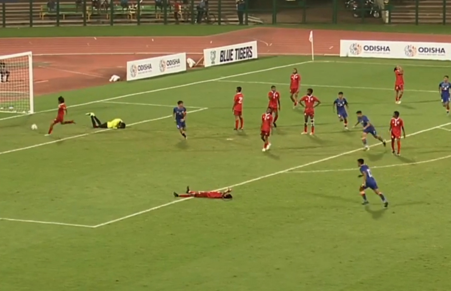 ރާއްޖޭން އިންޑިއާ އަތުން ޕޮއިންޓެއް ހޯދަން ކުރި މަސައްކަތް ނާކާމިޔާބުވީ މެޗުގެ 90 ވަނަ މިނިޓުގައި އިންޑިއާ ޖެހި ލަނޑުން.--