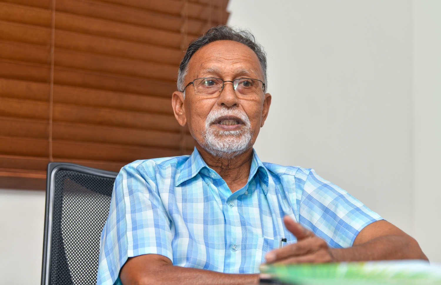 ފުޅު "މިހާރު"އަށް އިންޓަވިއު ދެއްވަނީ، ސިއްހީ ދާއިރާއަށް ގިނަ ހިދުމަތްތަކެއް ކުރައްވައިފައި ވޭ -- ފޮޓޯ: ފަޔާޒު މޫސާ | މިހާރު