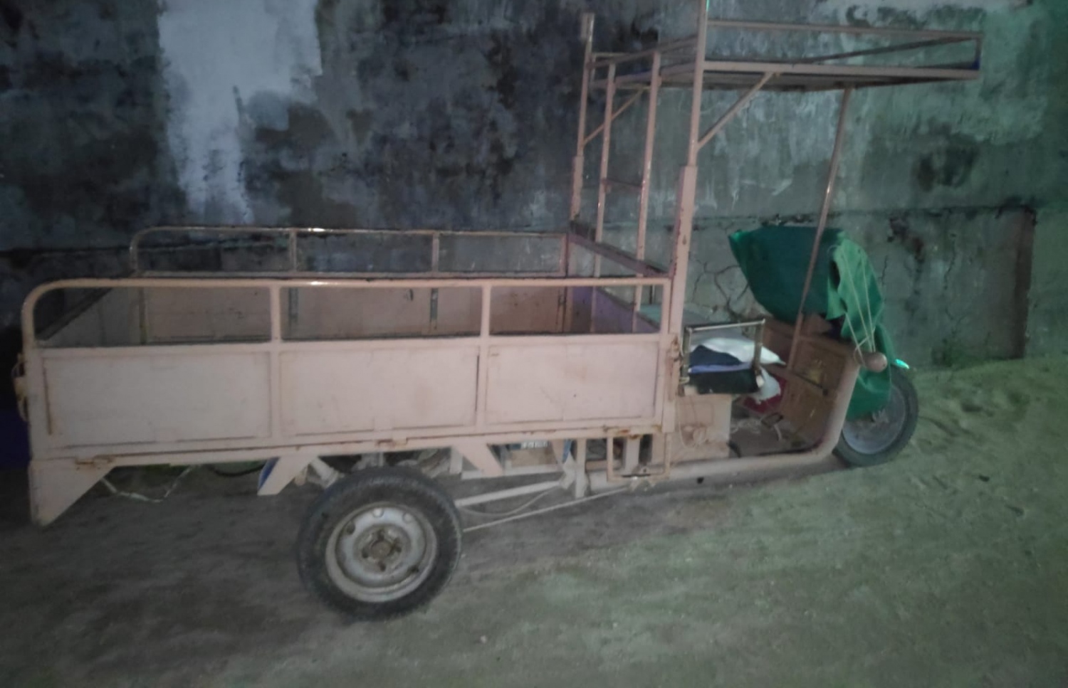 އެމްބިއުލާންސެއް އޮވެމެ، ބަލި މީހާ އުފުލި އުޅަނދު