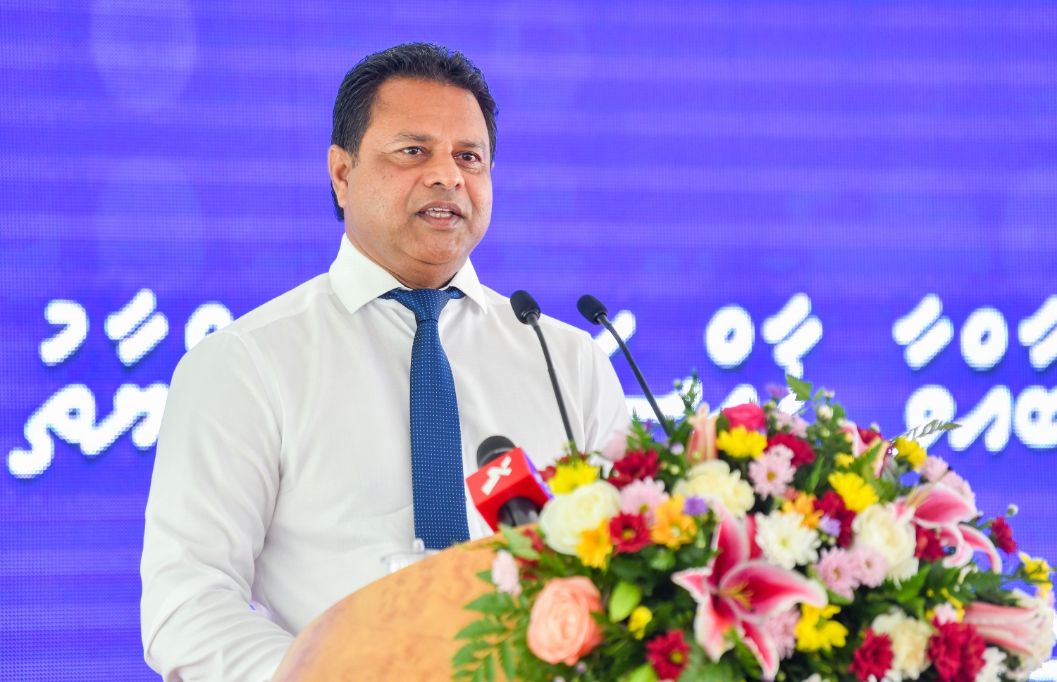 ސްޓެލްކޯގެ 360 ފްލެޓް އެ ކުންފުނީގެ މުވައްޒަފުންނާ ހަވާލުކުރުމަށް ބޭއްވި ރަސްމިއްޔާތުގައި ފެނަކަ ކޯޕަރޭޝަންގެ މެނޭޖިން ޑިރެކްޓަރު އަހުމަދު ސައީދު ވާހަކަފުޅު ދައްކަވަނީ -- ފޮޓޯ: ފަޔާޒު މޫސާ | މިހާރު