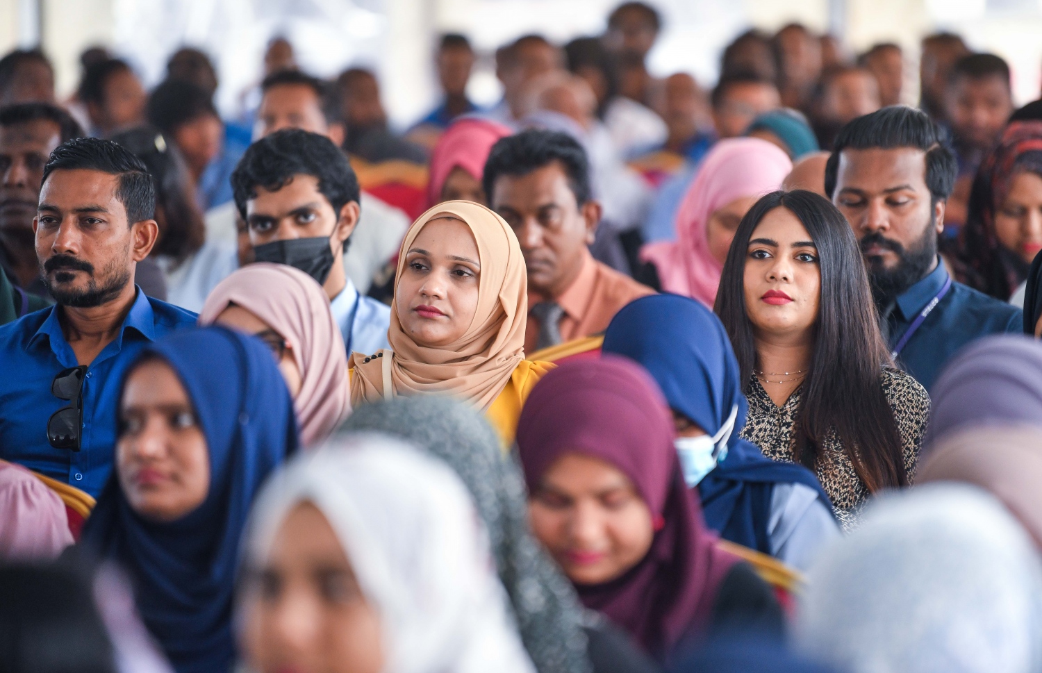 ސްޓެލްކޯ މުވައްޒަފުންނަށް ފްލެޓް ހަވާލުކުރަން ބޭއްވި ރަސްމިއްޔާތުގައި އެ ކުންފުނީގެ ބައެއް މުއައްޒަފުން ބައިވެރިވަނީ: 360 ފްލެޓް މުވައްޒަފުންނާ ހަވާލުކޮށްފަ -- ފޮޓޯ: ފަޔާޒު މޫސާ | މިހާރު