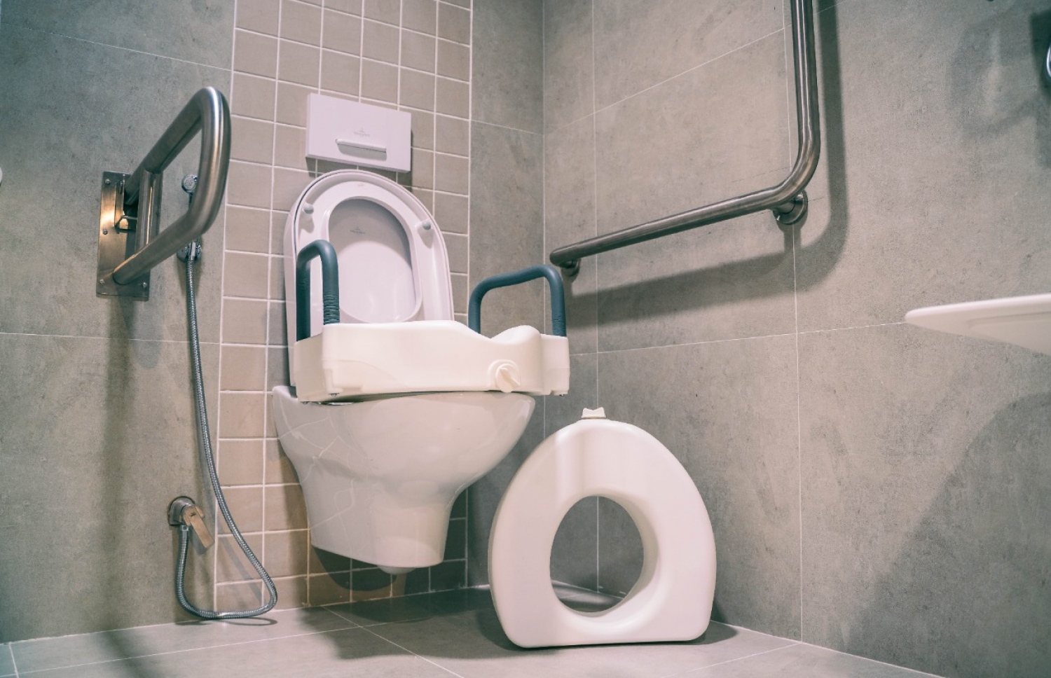 ތިރިކޮށް ހުންނަ ފާހަނާތަށީގައި ބޭނުން ކުރާ ލިފްޓަރު: އެސިސްޓެޑް ލިވިން