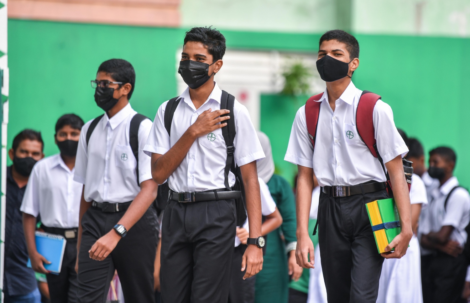 ތައުލީމީ އާ އަހަރުގެ ފުރަތަމަ ދުވަހު އަމީނިއްޔާ ސްކޫލުގެ ކުދިންތަކެއް އެ ސްކޫލަށް ވަންނަނީ: ދިރާސީ އާ އަހަރުގެ ފުރަތަމަ އެސެމްބްލީ އެ ސްކޫލުގައި ޝަރަފުވެރި ކޮށްދެއްވީ ރައީސް އިބްރާހިމް މުހައްމަދު ސޯލިހު.--- ފޮޓޯ: ފަޔާޒު މޫސާ | މިހާރު