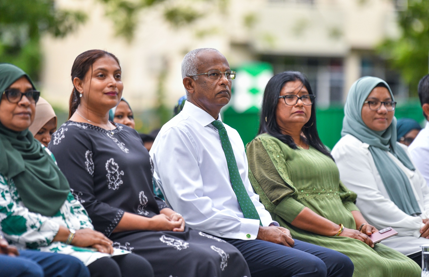 ދިރާސީ އާ އަހަރުގެ ކިޔެވުން ފެށުމަށް އަމީނިއްޔާ ސްކޫލްގައި މިއަދު ބޭއްވި ހާއްސަ އެސެމްބްލީގައި، ރައީސް އިބްރާހިމް މުހައްމަދު ސޯލިހާއި އެޑިއުކޭޝަން މިނިސްޓަރު ޑރ. އައިޝަތު އަލީ (ވ) އަދި އެ ސްކޫލްގެ ޕްރިންސިޕަލް ނާޒްލީން ބައިވެރިވެވަޑައިގަންނަވަނީ.-- ފޮޓޯ: ފަޔާޒު މޫސާ/ މިހާރު