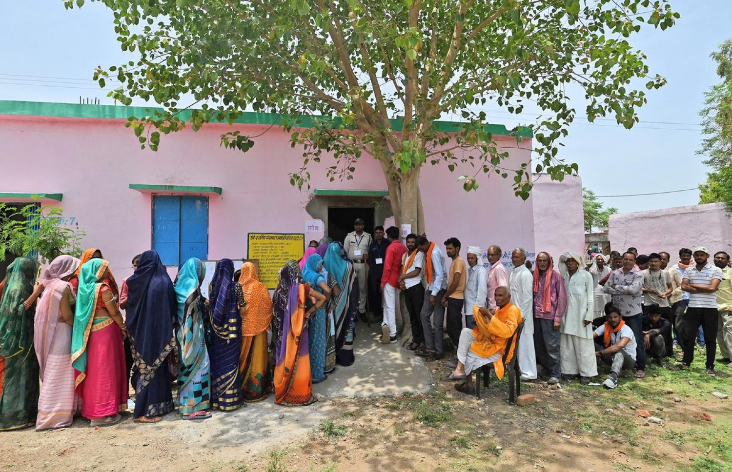 ޖުލައި 29، 2022؛ އިންޑިޔާގެ މަދްޔަ ޕްރަދޭޝްގެ އަވަށު މަޖިލިސްތަކަށް މެމްބަރުން އިންތިޚާބުކުރުމަށް ވޯޓުލަނީ.