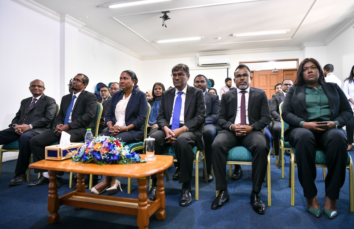 ހައި ކޯޓުގެ ފަނޑިޔާރުކަމާއި ދެ ރަށެއްގެ މެޖިސްޓްރޭޓުން ހުވާކުރަން މިއަދު ބޭއްވި ރަސްމިއްޔާތުގައި އުއްތަމަފަނޑިޔާރާއި ޖޭއެސްސީގެ މެމްބަރުން ބައިވެރިވެވަޑައިގަންނަވަނީ.-- ފޮޓޯ: ފަޔާޒު މޫސާ/ މިހާރު