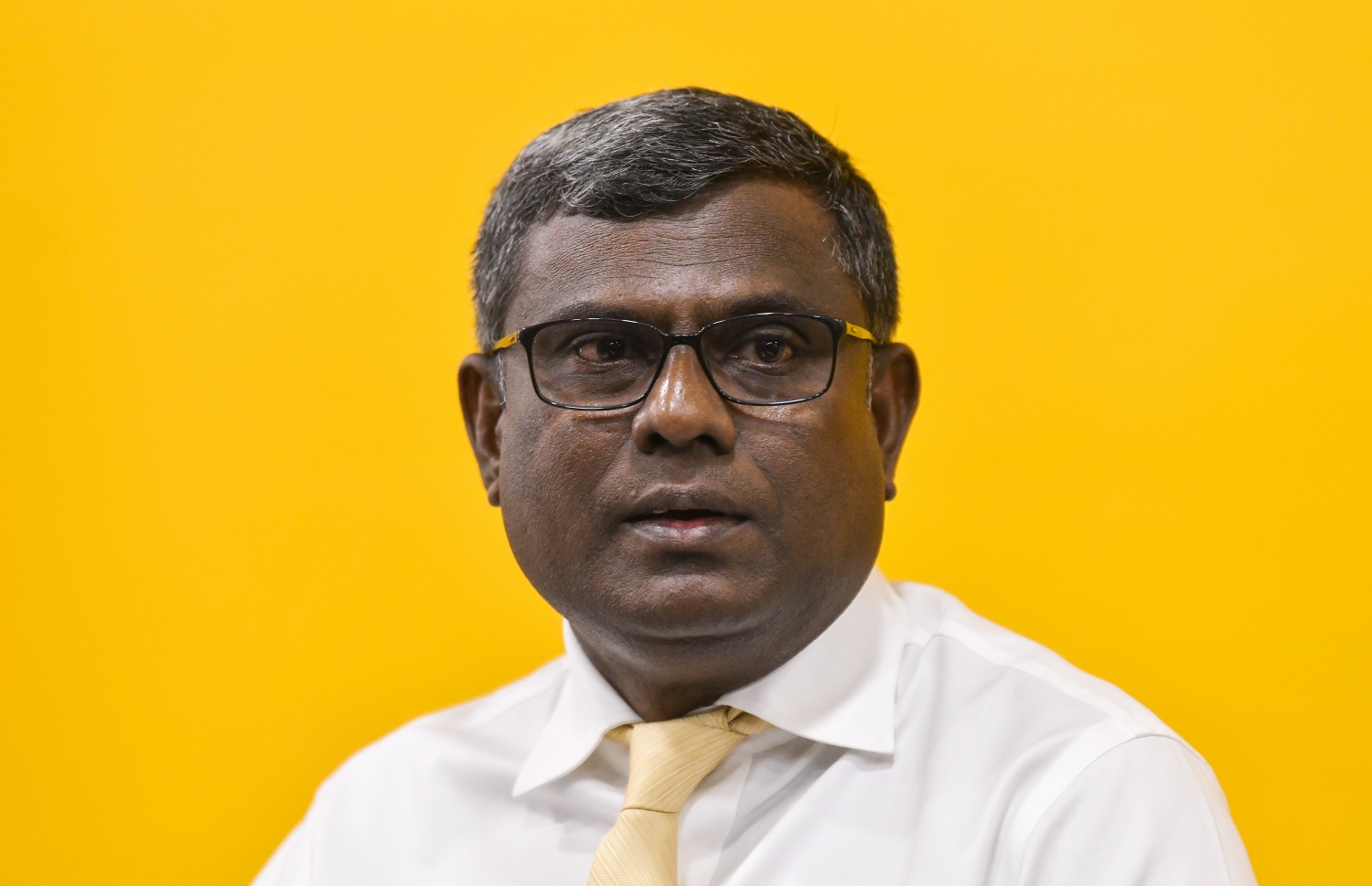 ކޮންގްރެސްގެ އިންތިޒާމްތަކާ ގުޅޭ ގޮތުން އިބުރޭ މިދިޔަ ބުދަ ދުވަހު ނޫސްވެރިންނާ ވާހަކަ ދައްކަވަނީ. -- ފޮޓޯ: ފަޔާޒް މޫސާ | މިހާރު