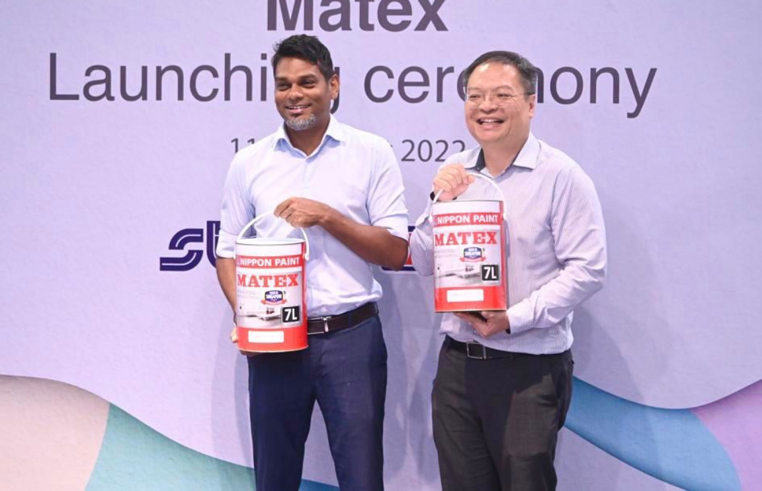 އެސްޓީއޯގެ އެމްޑީ އަދި ސީއީއޯ ހުސެއިން އަމްރު މުހައްމަދު ރަޝާދު އާއި ނިޕޮން ޕެއިންޓު ބިޒްނަސް ޑިވަލޮޕްމެންޓު އެންޑް އެކްސްޕޯޓްސްގެ ސީނިއާ މެނޭޖަރު ހެންރީ އެންގް. ފޮޓޯ: އެސްޓީއޯ