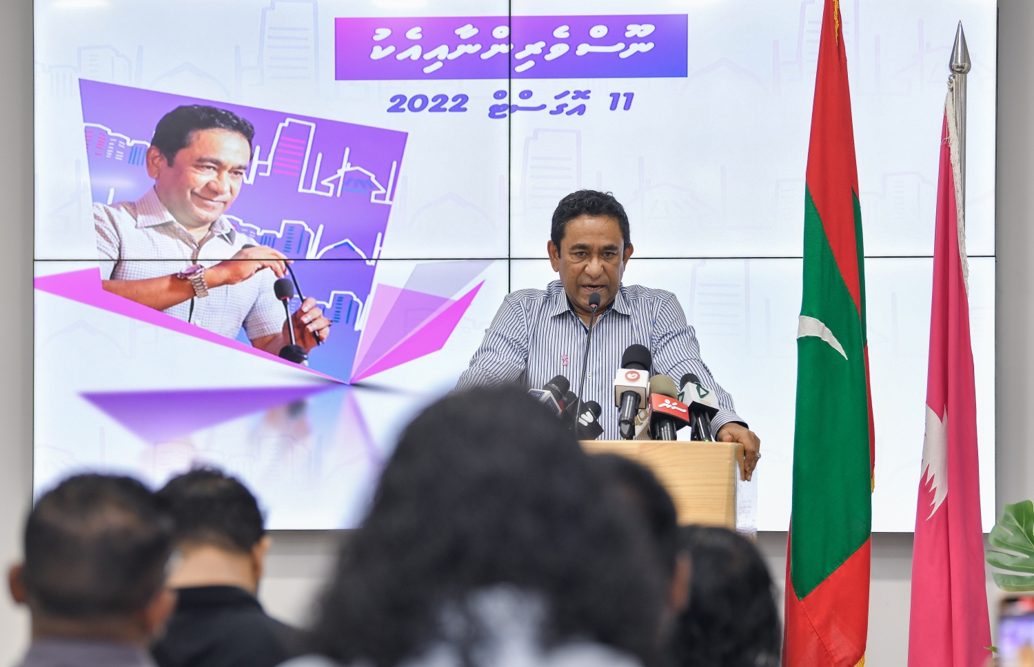 ކުރީގެ ރައީސް އަދި އިދިކޮޅު ޕީޕީއެމް/ޕީއެންސީ ކޯލިޝަންގެ ލީޑަރު އަބްދުﷲ ޔަމީން ބޭއްވި ނޫސްވެރިންގެ ބައްދަލުވުމުގައި އެމަނިކުފާނު ވާހަކަދައްކަވަނީ -- ފޮޓޯ: ފަޔާޒް މޫސާ | މިހާރު
