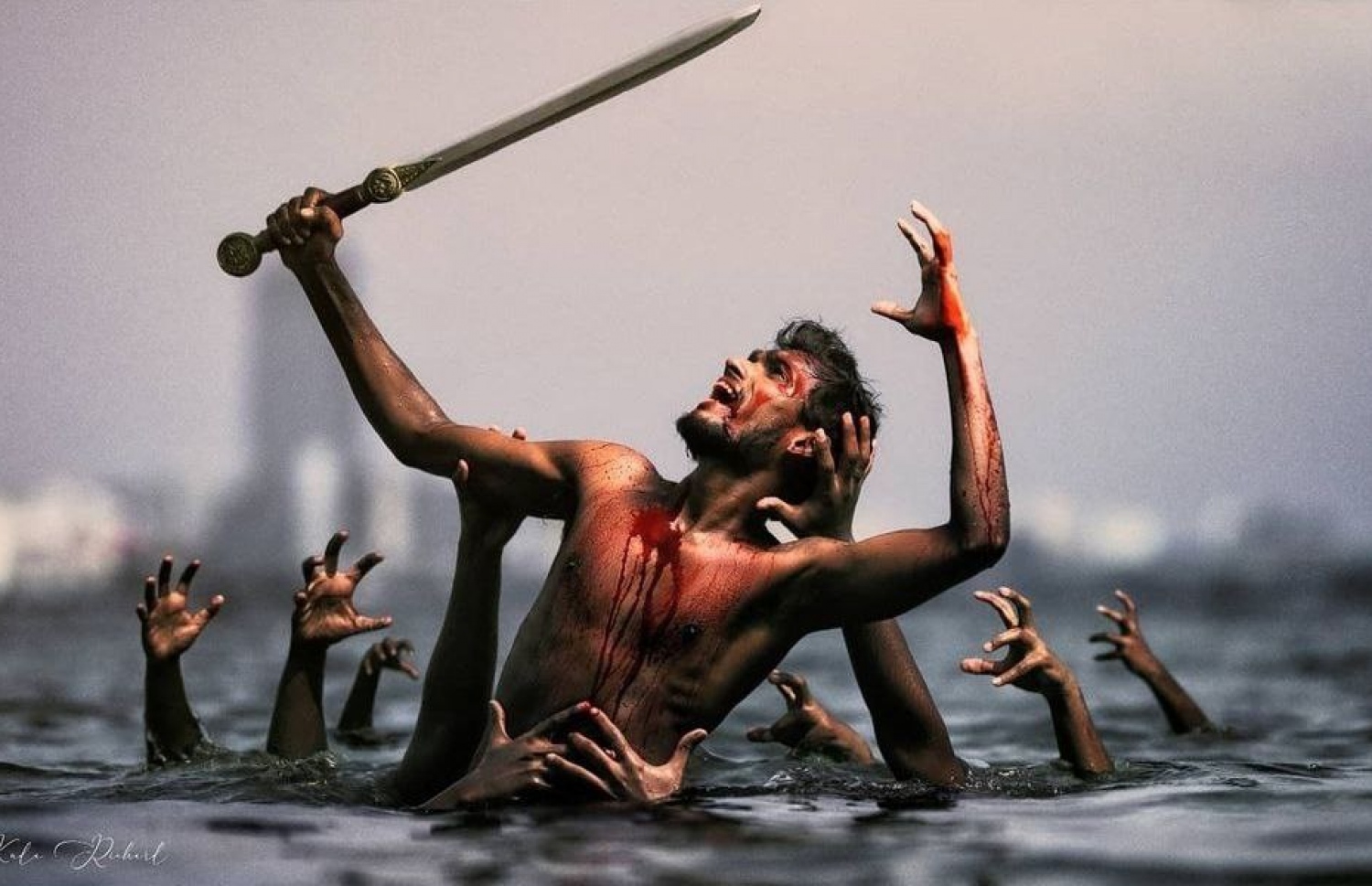 ޝަރަފްގެ އަމިއްލަ ހިޔާލަށް ސެޓިިން ތައްޔާރުކޮށްގެން ނަގައިފައިވާ ފޮޓޯއެއް