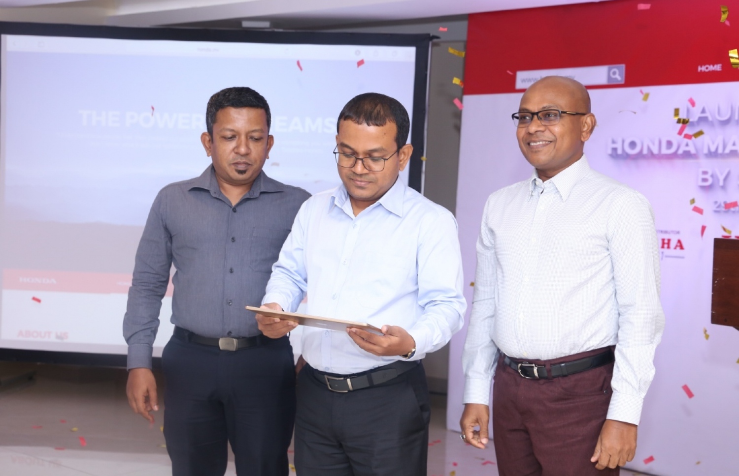 ޝީޝާގެ ތިން ހިއްސާދާރުން --- ފޮޓޯ/ޝީޝާ